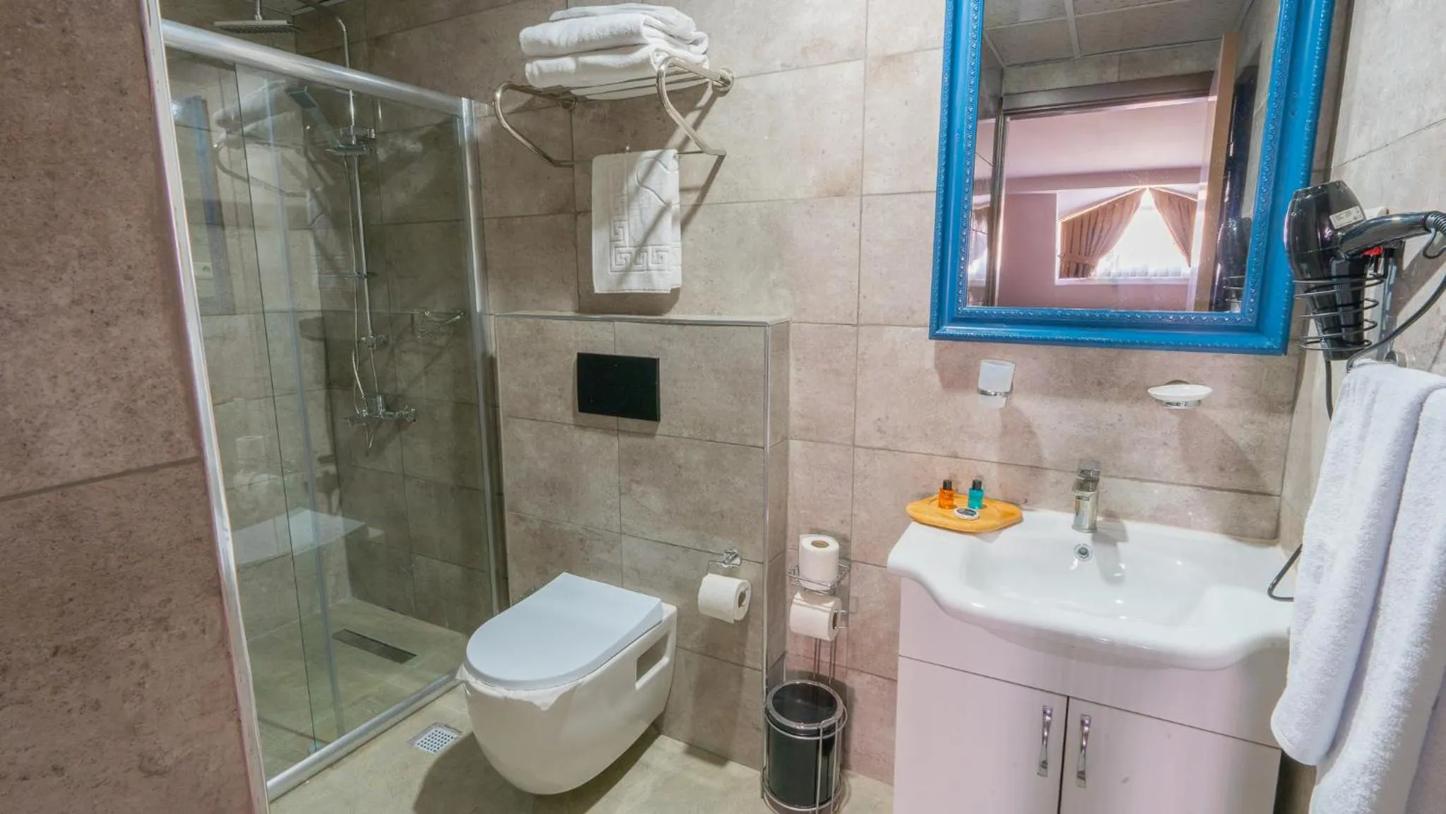 Shower in Gardan Hotel