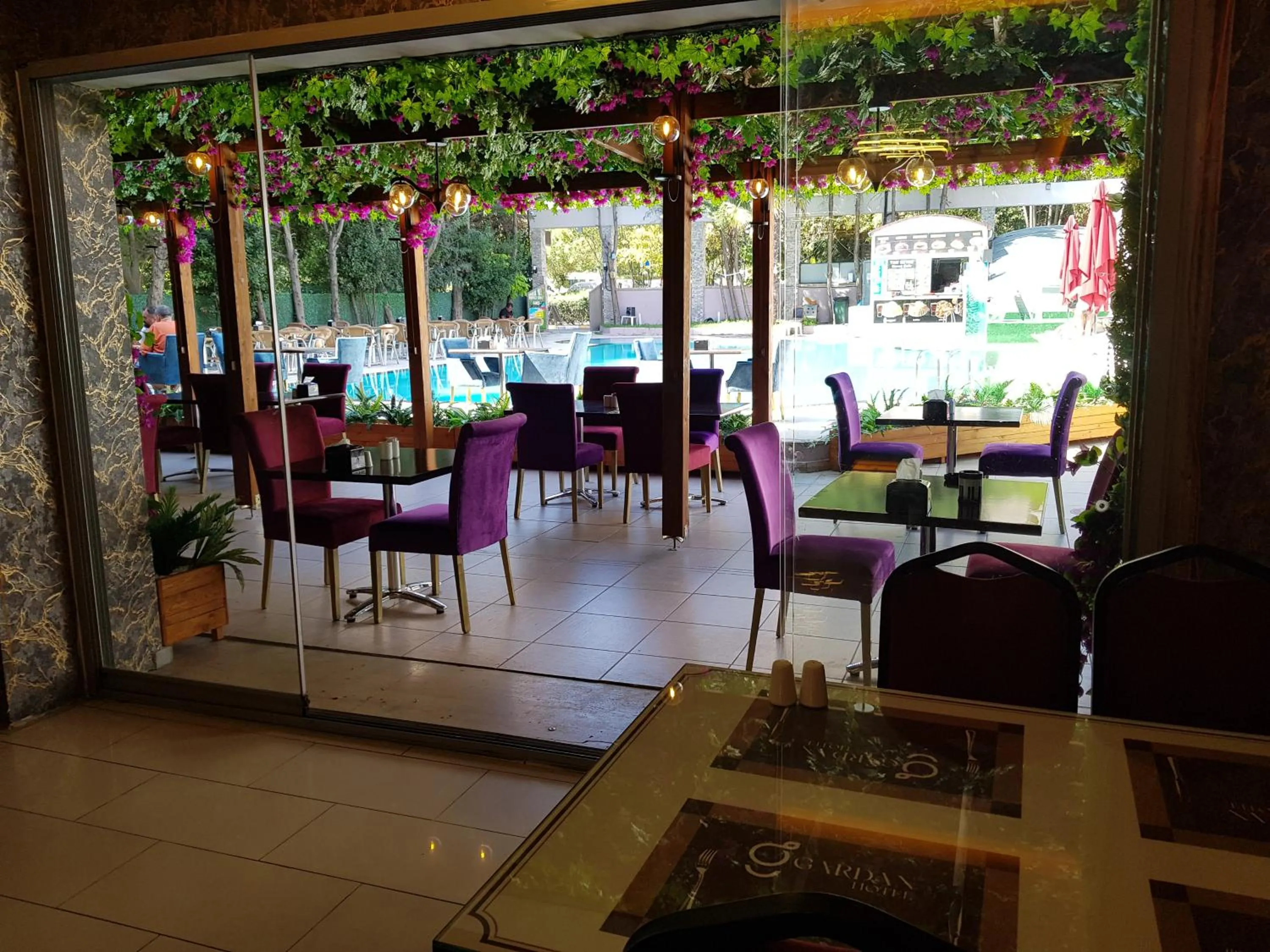 Patio in Gardan Hotel