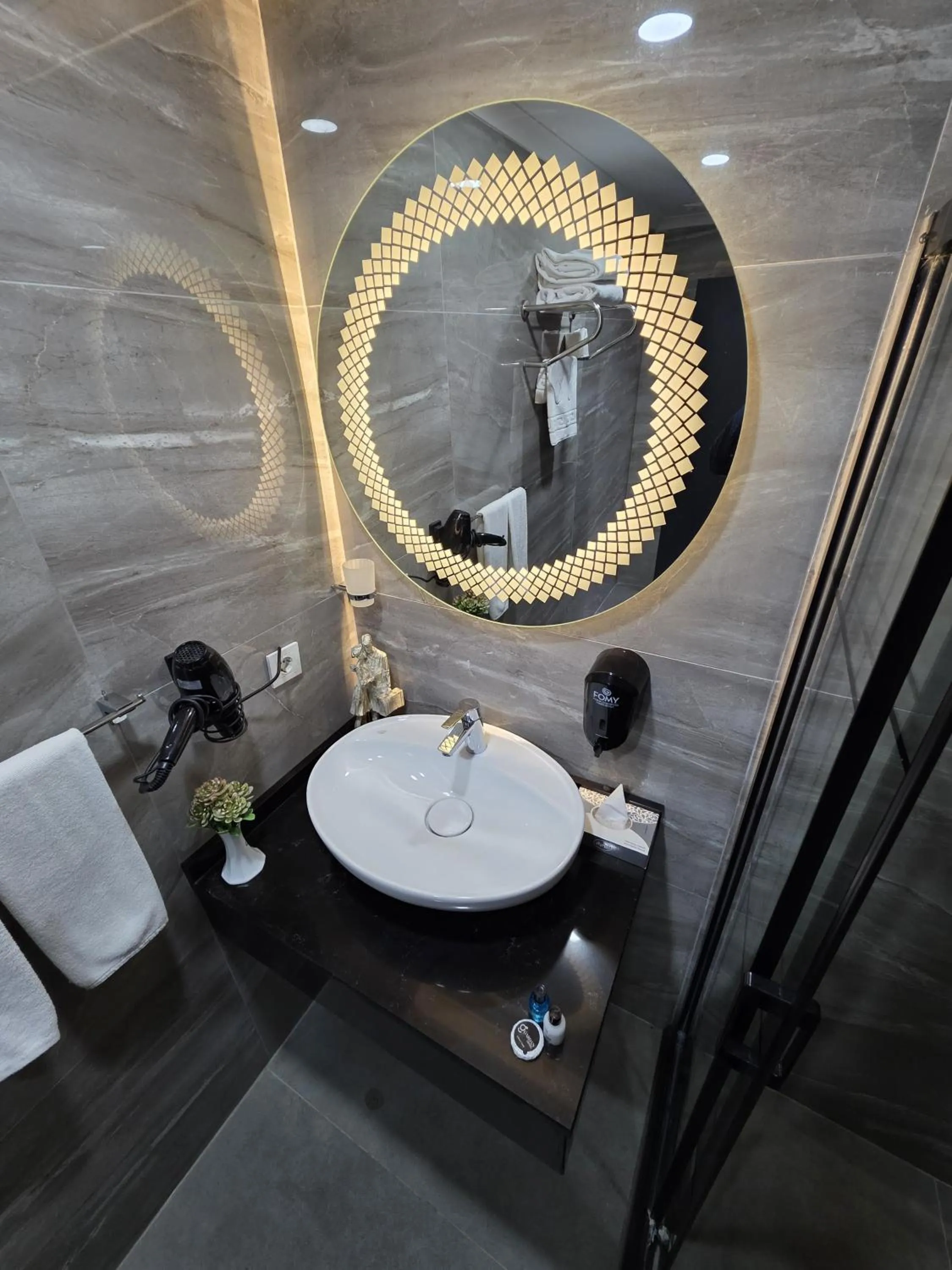 Shower in Gardan Hotel