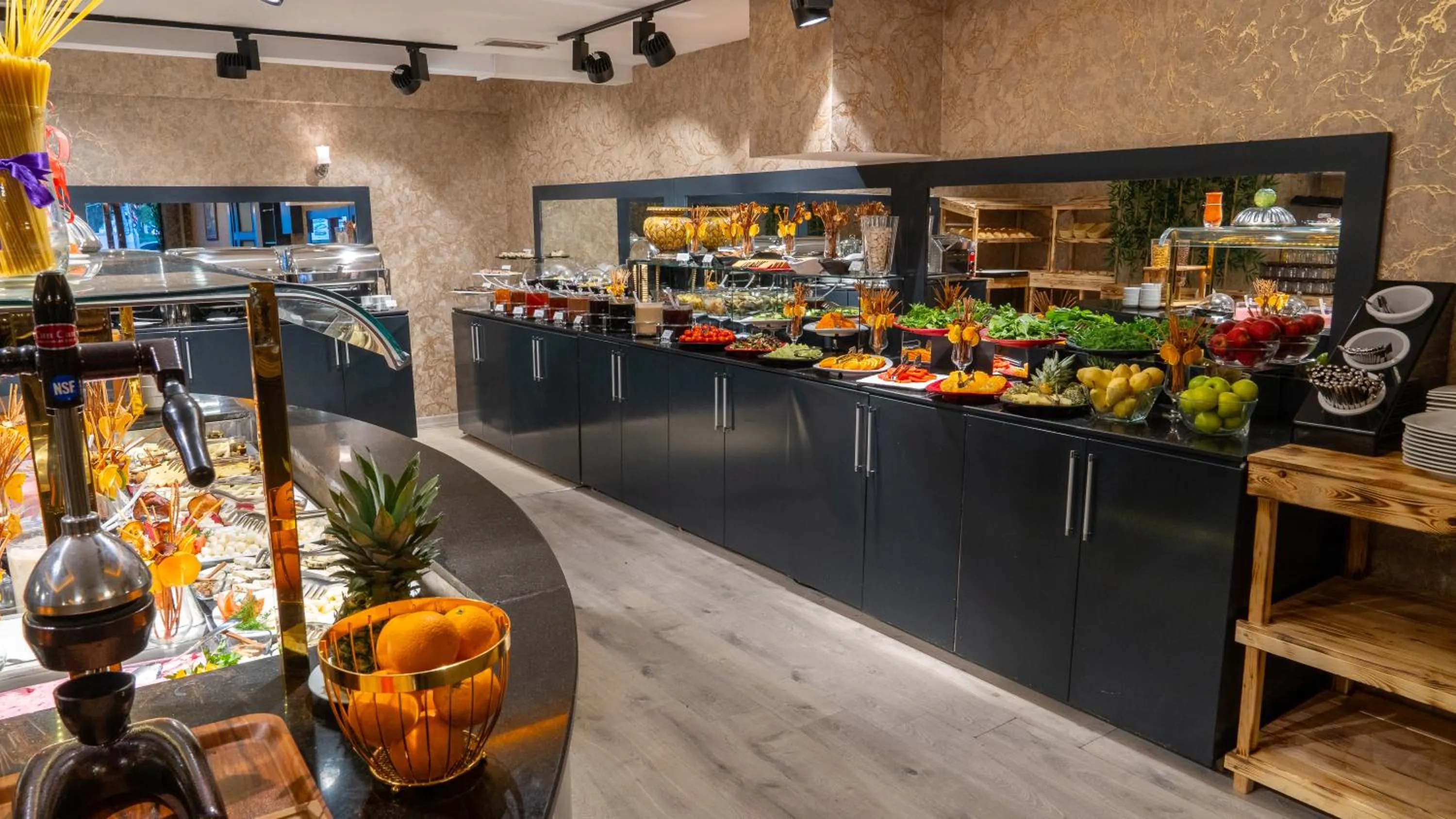 Food and drinks in Gardan Hotel