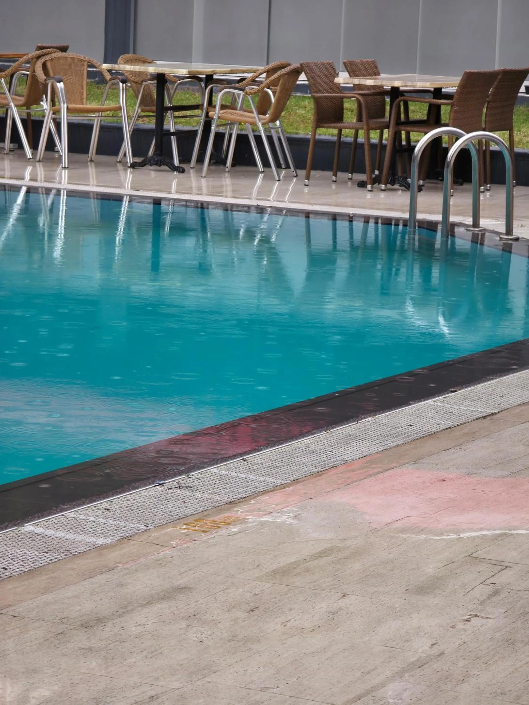 Pool view in Gardan Hotel