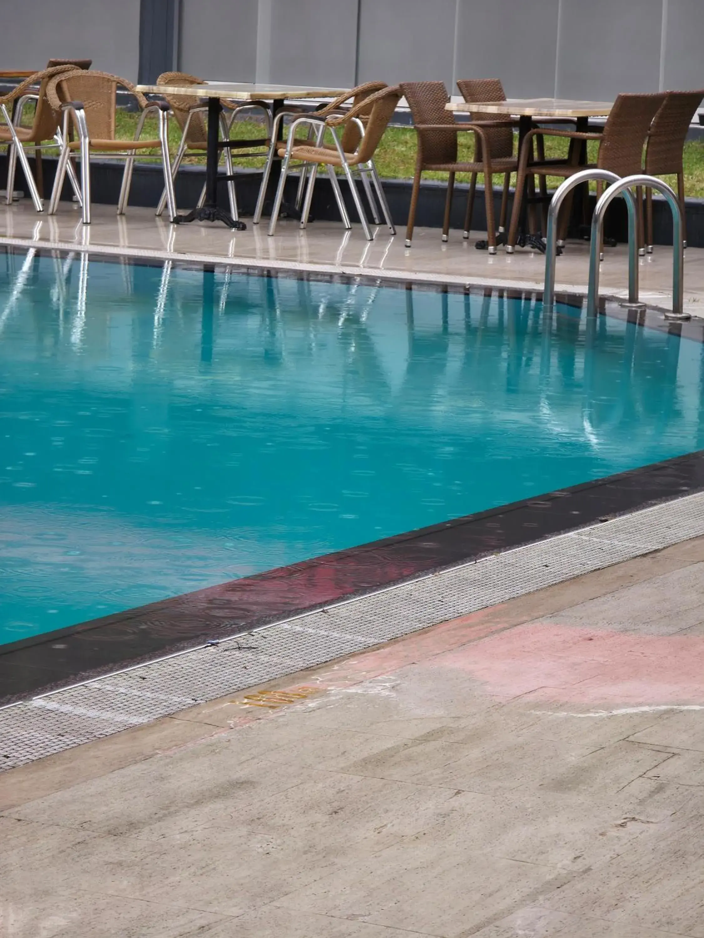 Pool view in Gardan Hotel Pool view in Gardan Hotel