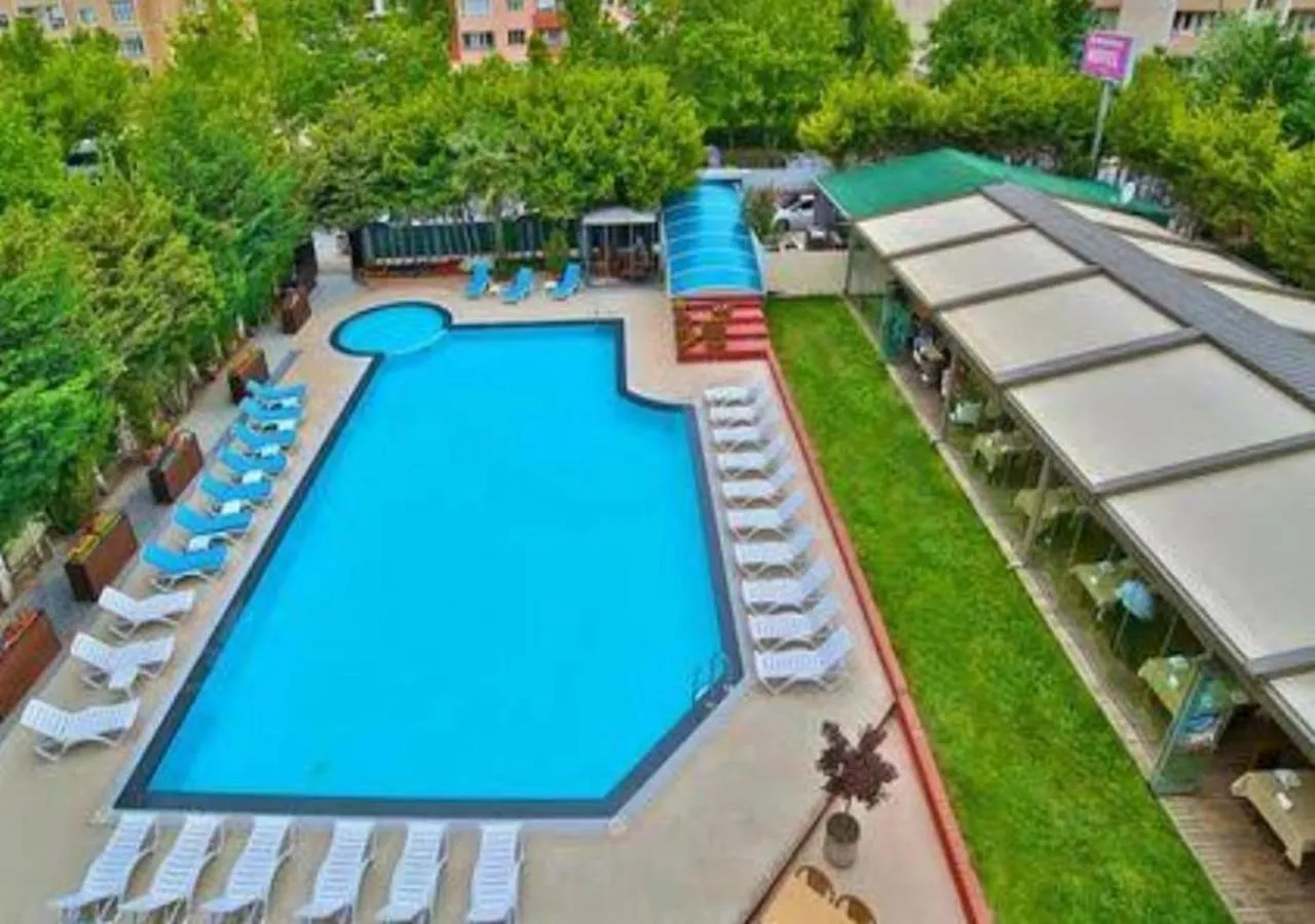 Restaurant/places to eat in Gardan Hotel