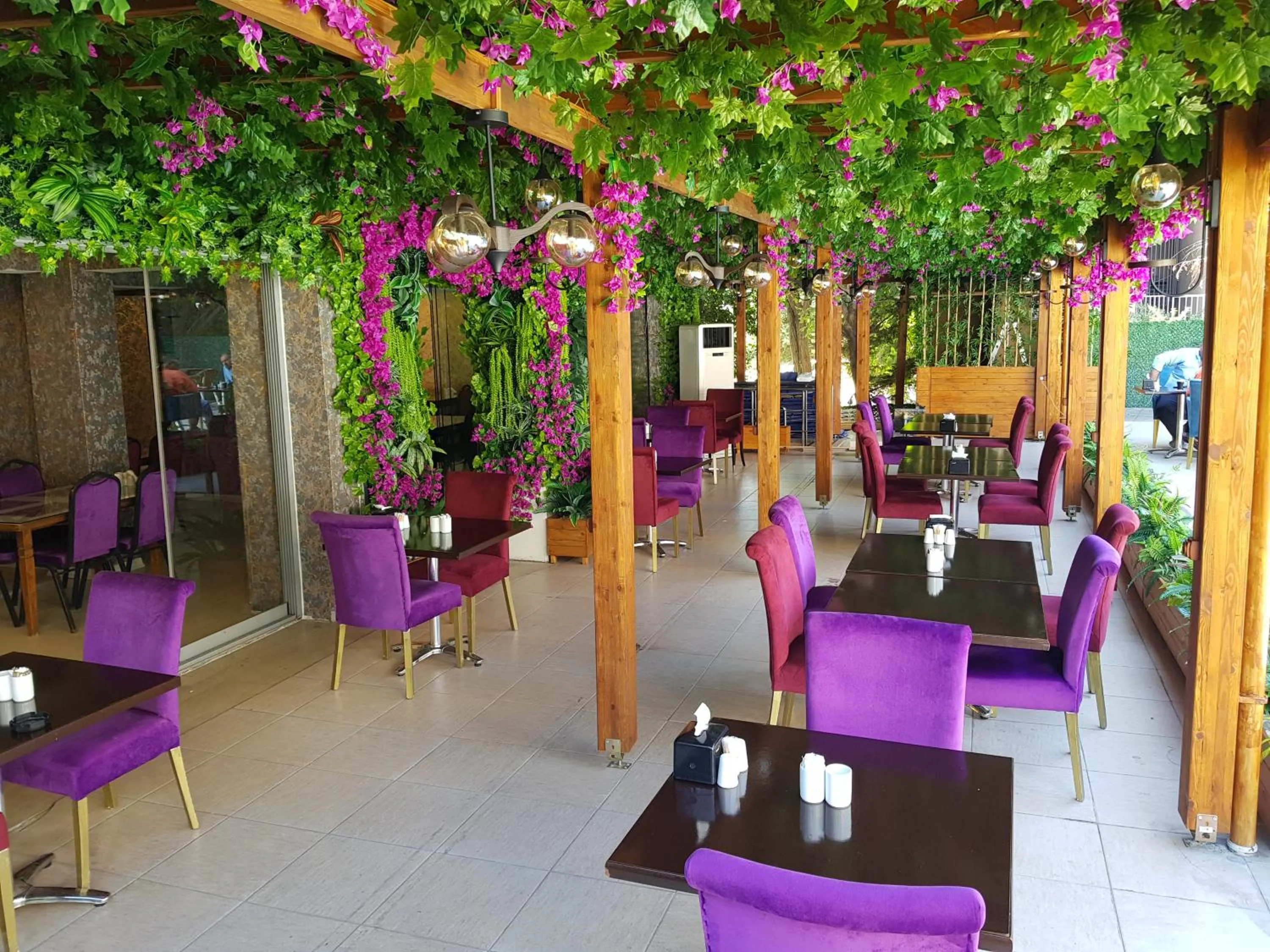 Patio in Gardan Hotel