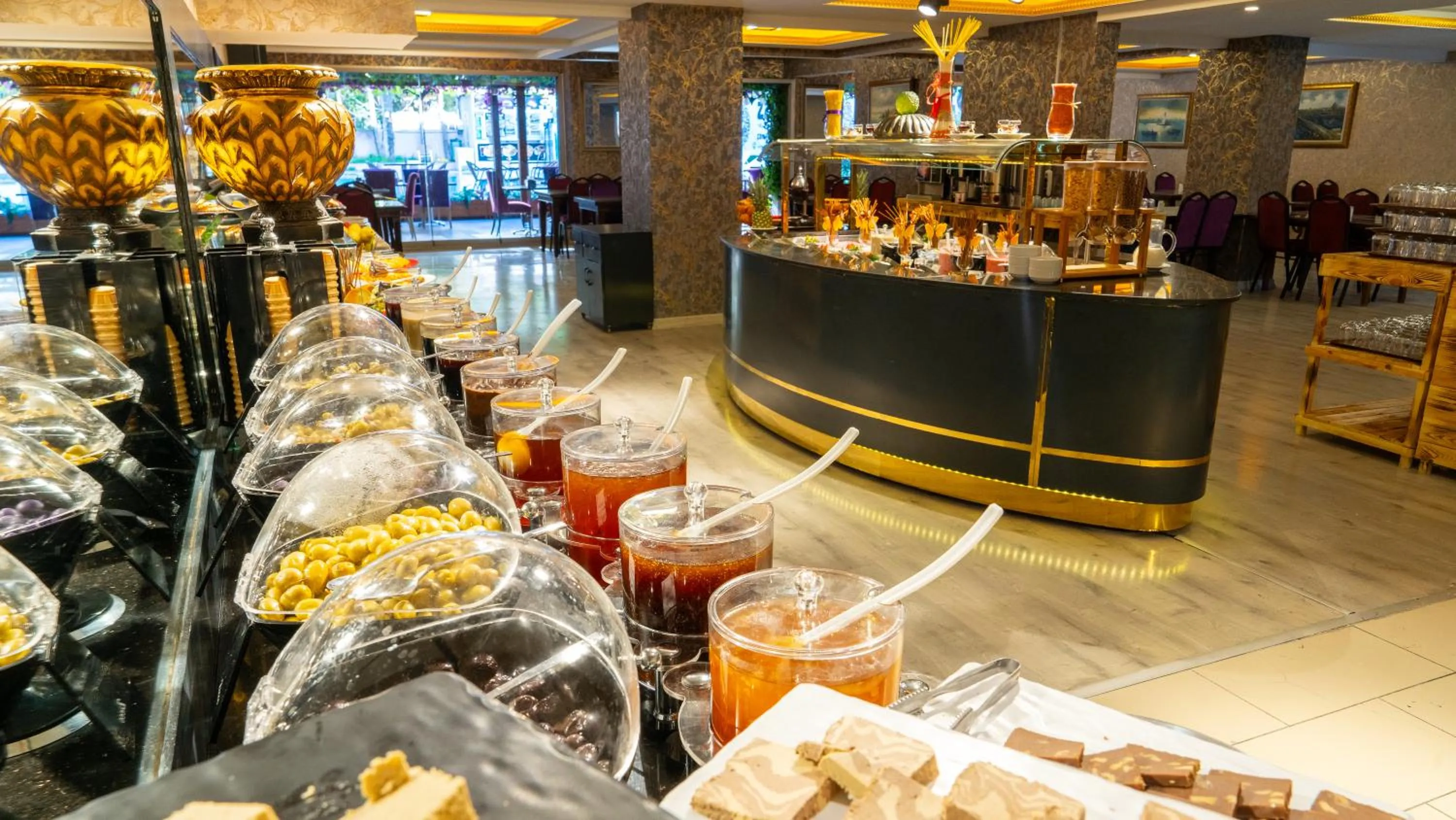 Restaurant/places to eat in Gardan Hotel