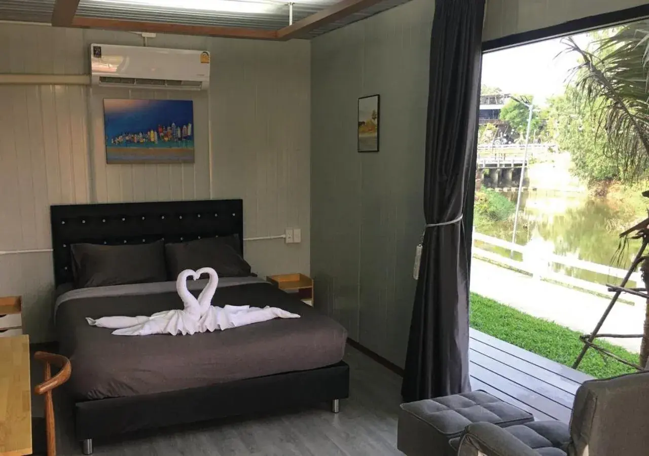 Bed in Hi Creek Resort Bed in Hi Creek Resort