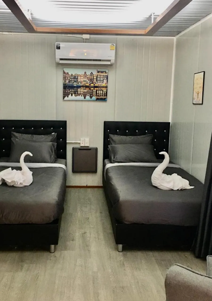 Bed in Hi Creek Resort