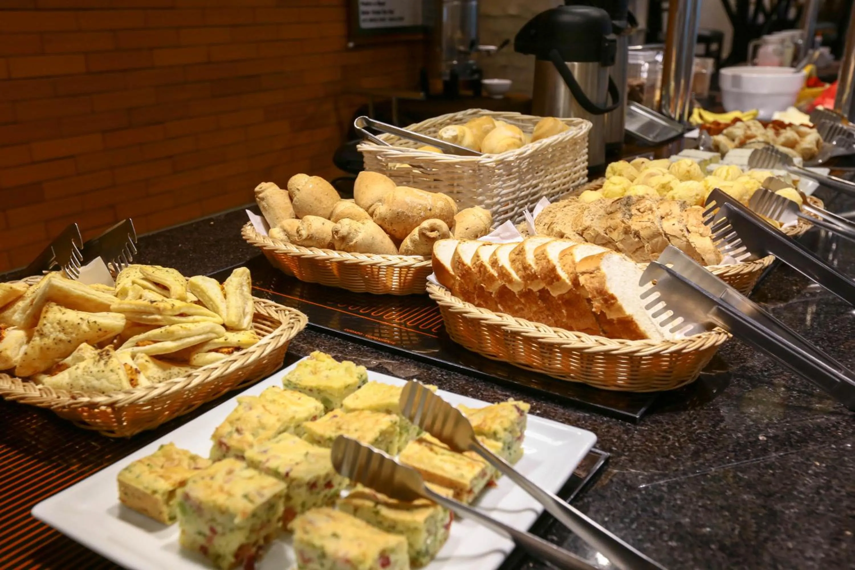 Dining area in Hotel Emacite Flex