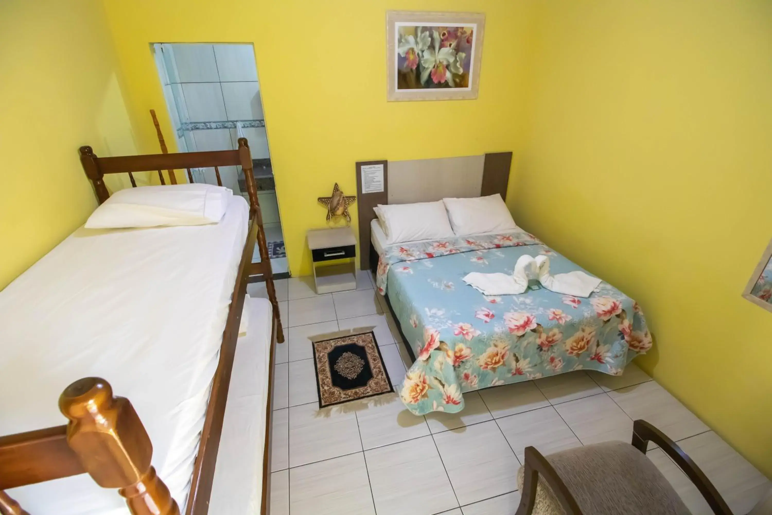 Quadruple Room with Private Bathroom in Pousada Dalmar Quadruple Room with Private Bathroom in Pousada Dalmar