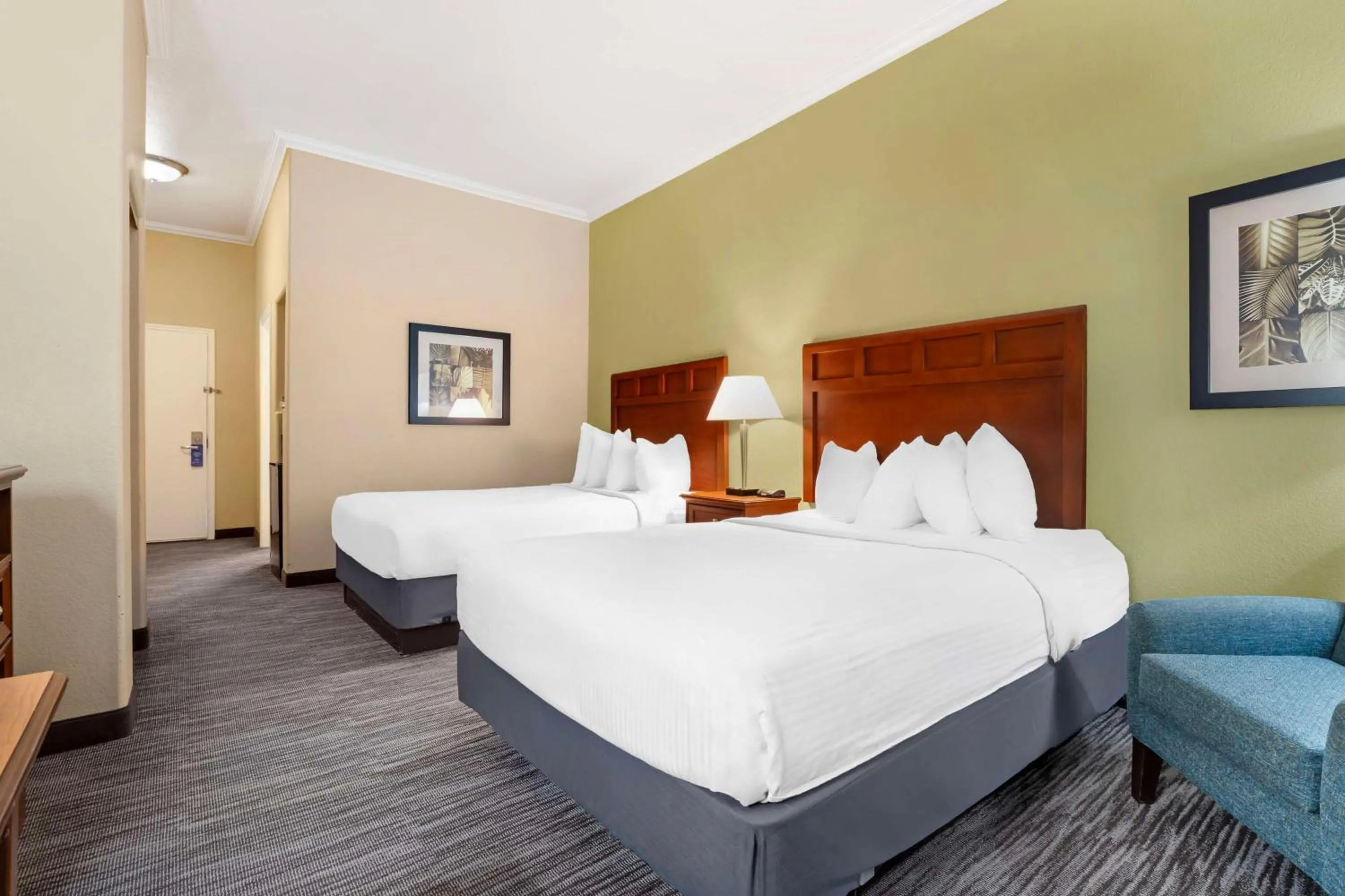 Bedroom, Bed in Best Western Hebbronville Inn