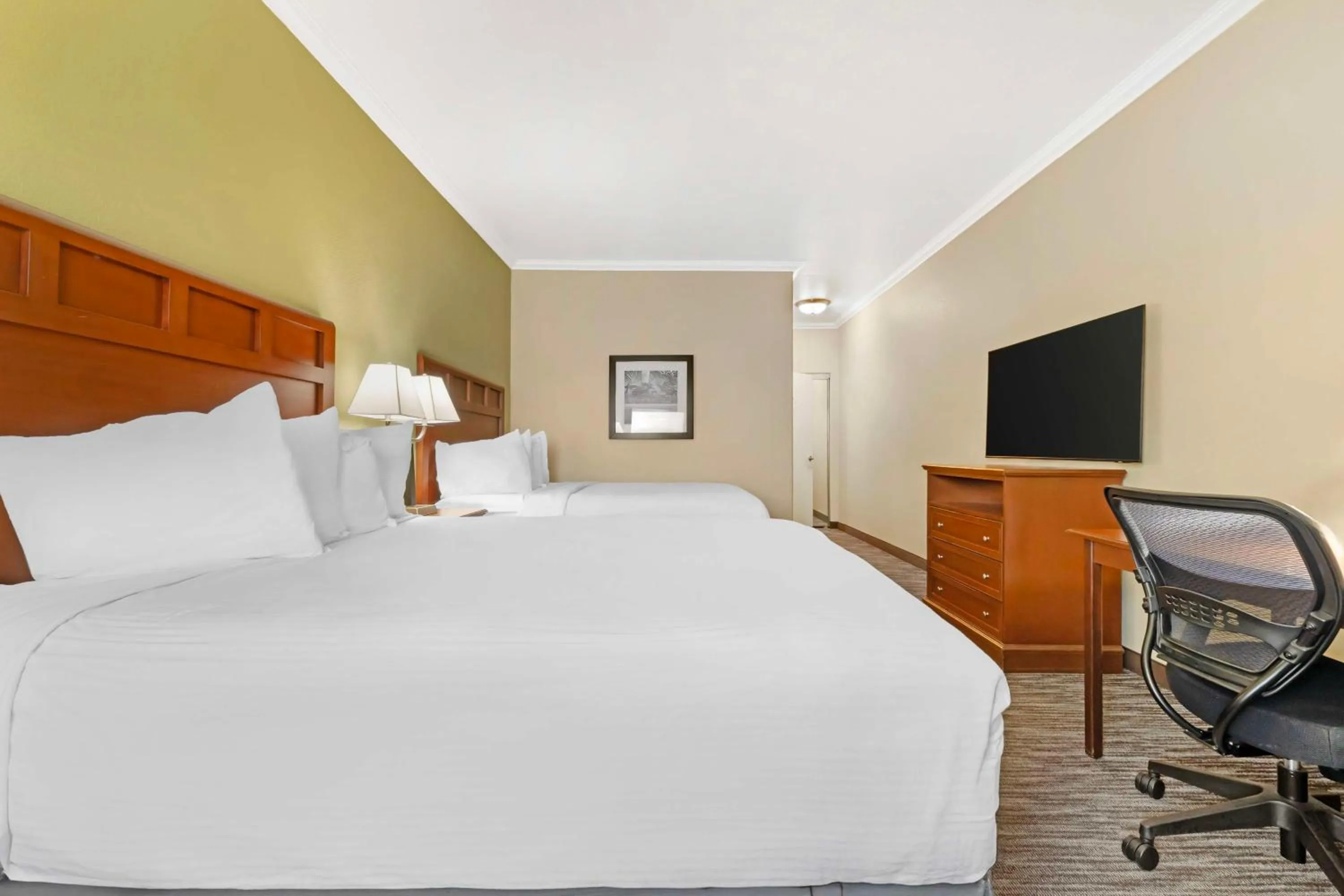 Bedroom, Bed in Best Western Hebbronville Inn