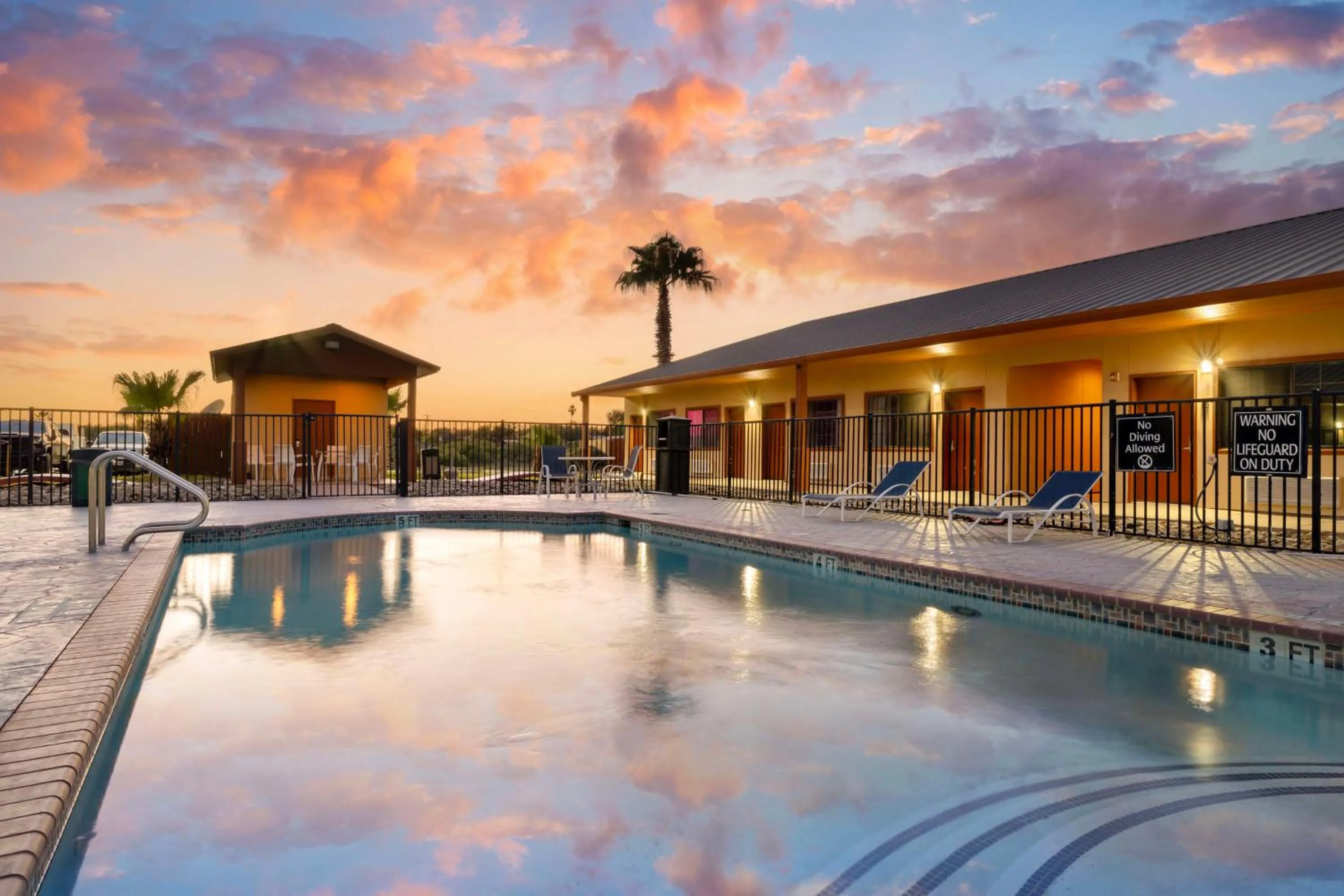 Pool view in Best Western Hebbronville Inn