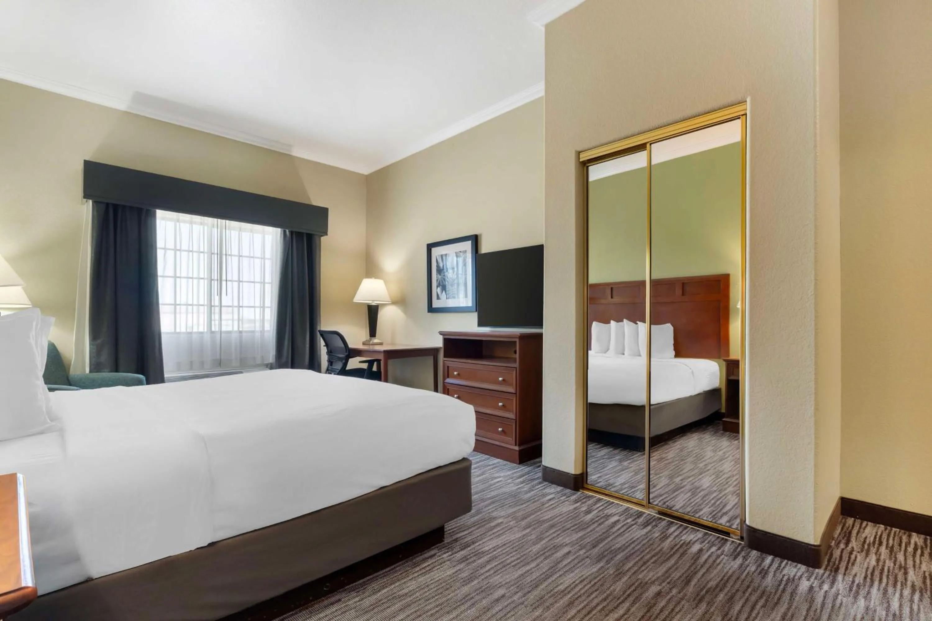 Bedroom, Bed in Best Western Hebbronville Inn