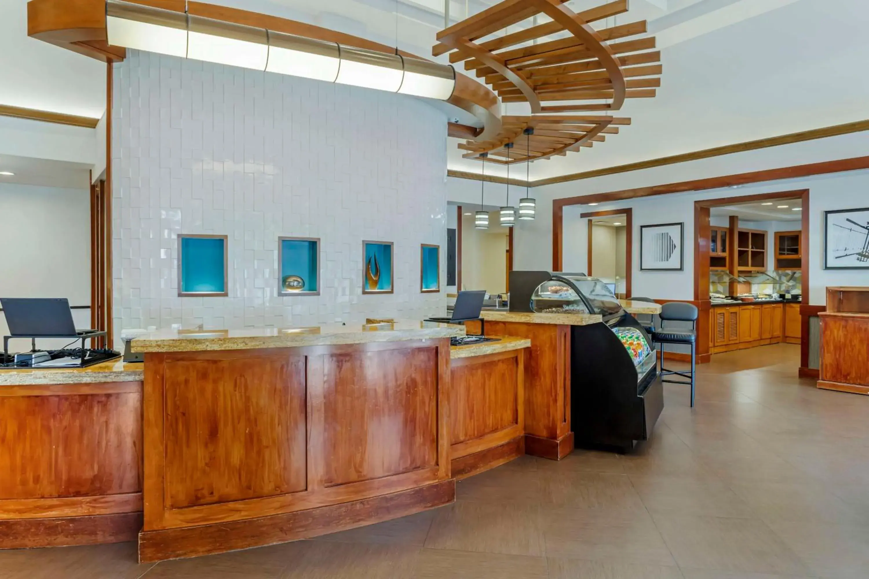 Lounge or bar in Hyatt Place Houston-North Lounge or bar in Hyatt Place Houston-North