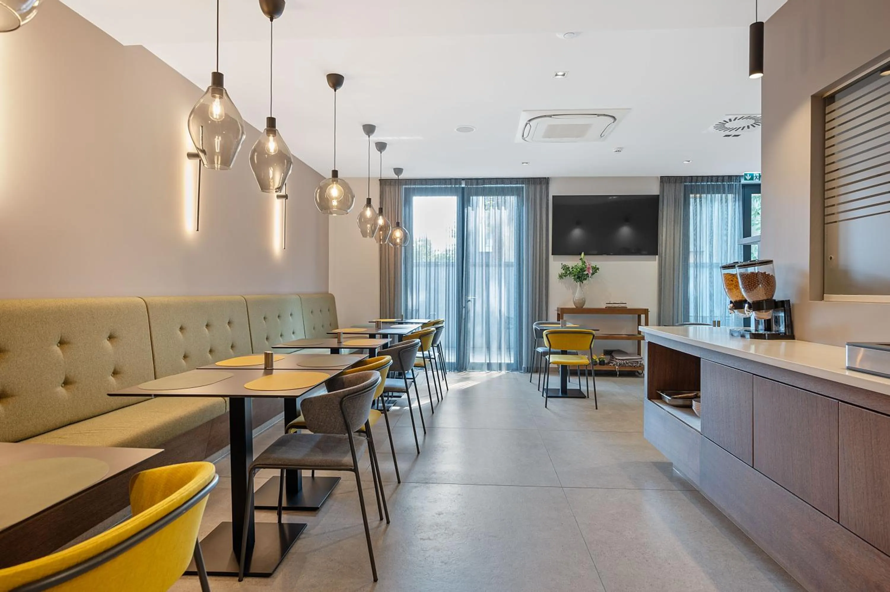 Restaurant/places to eat in iNova