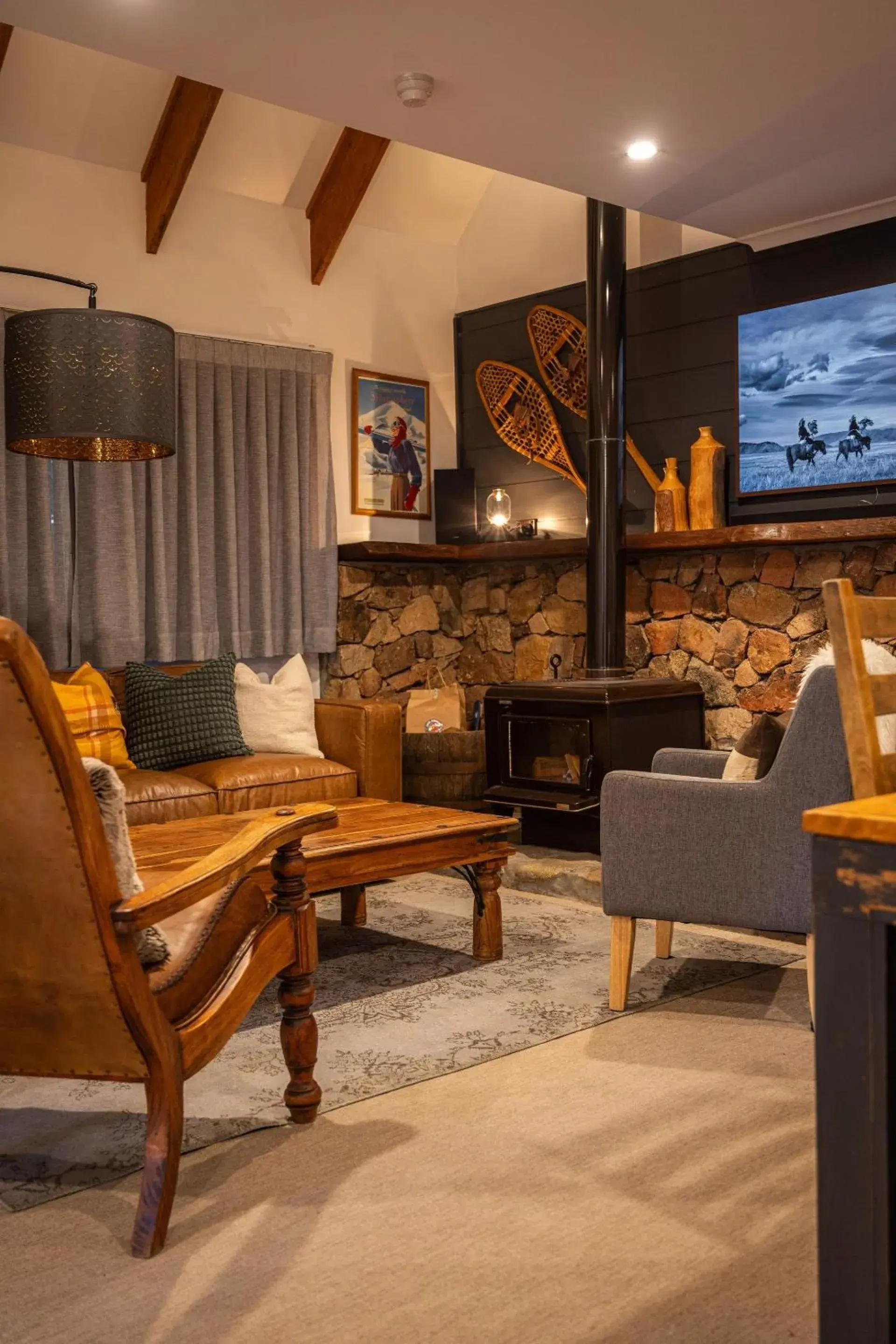Crackenback Castle free standing chalet with fire place Crackenback Castle free standing chalet with fire place
