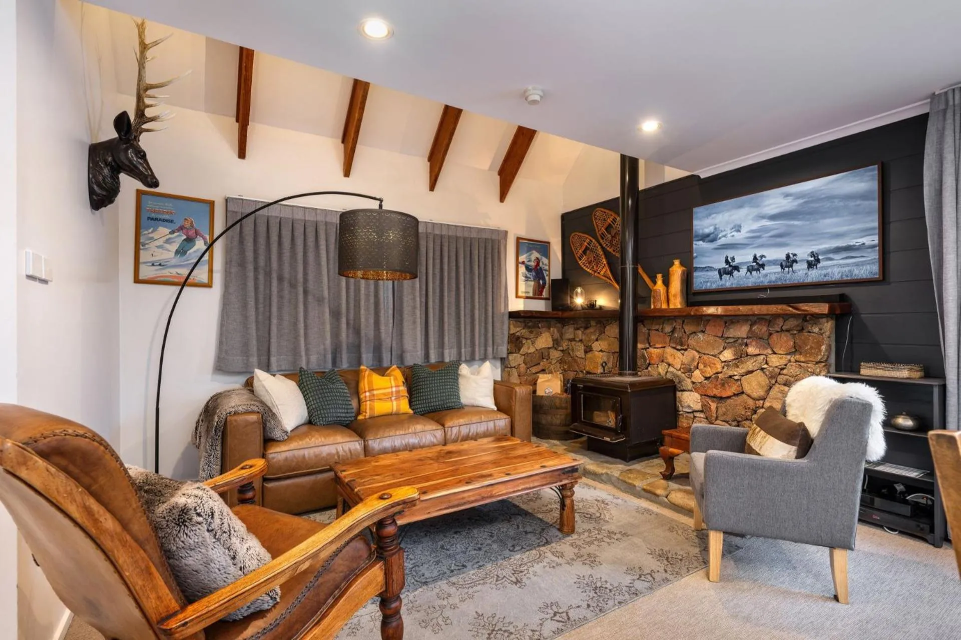 Crackenback Castle free standing chalet with fire place