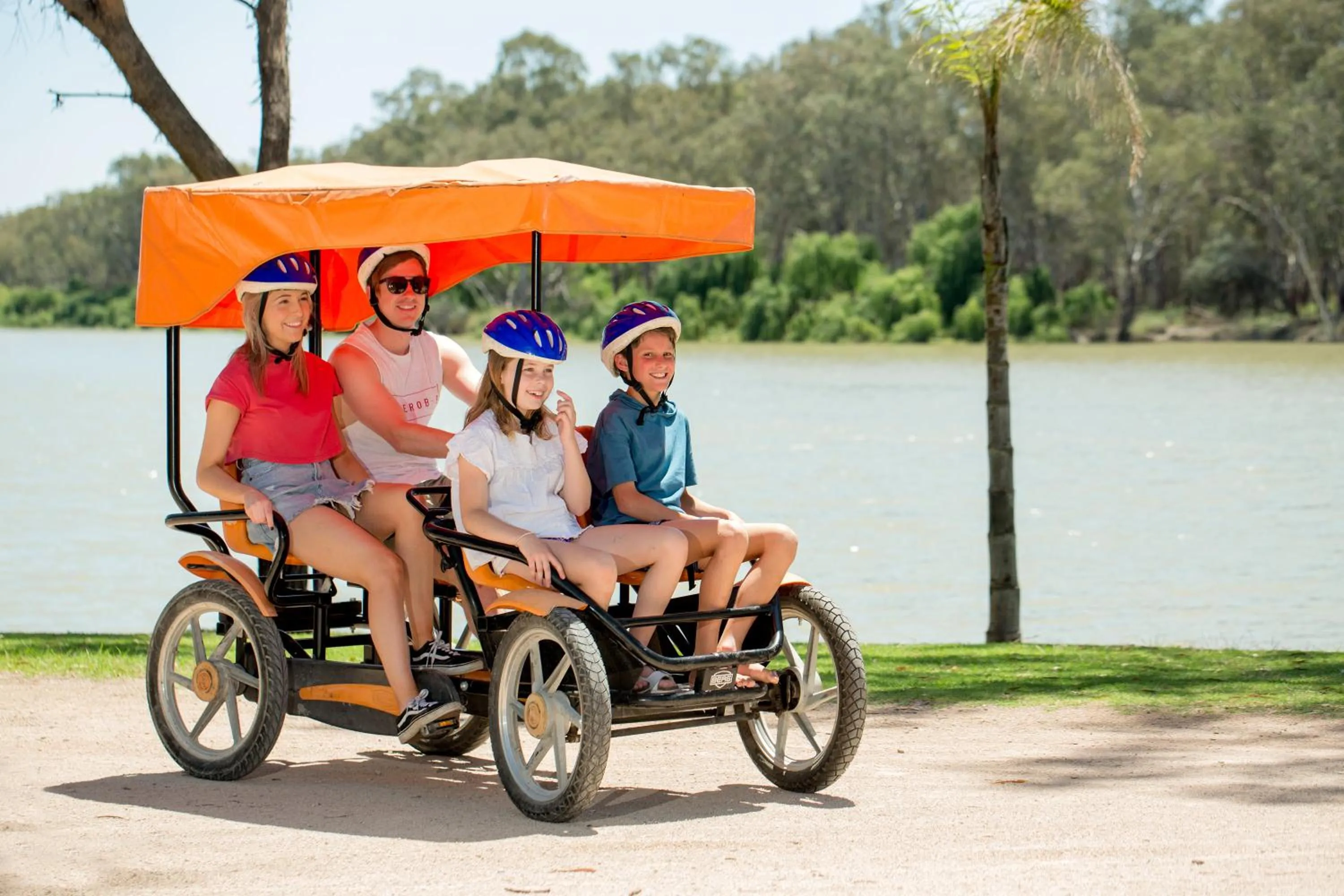 young children in Discovery Parks - Renmark Riverfront