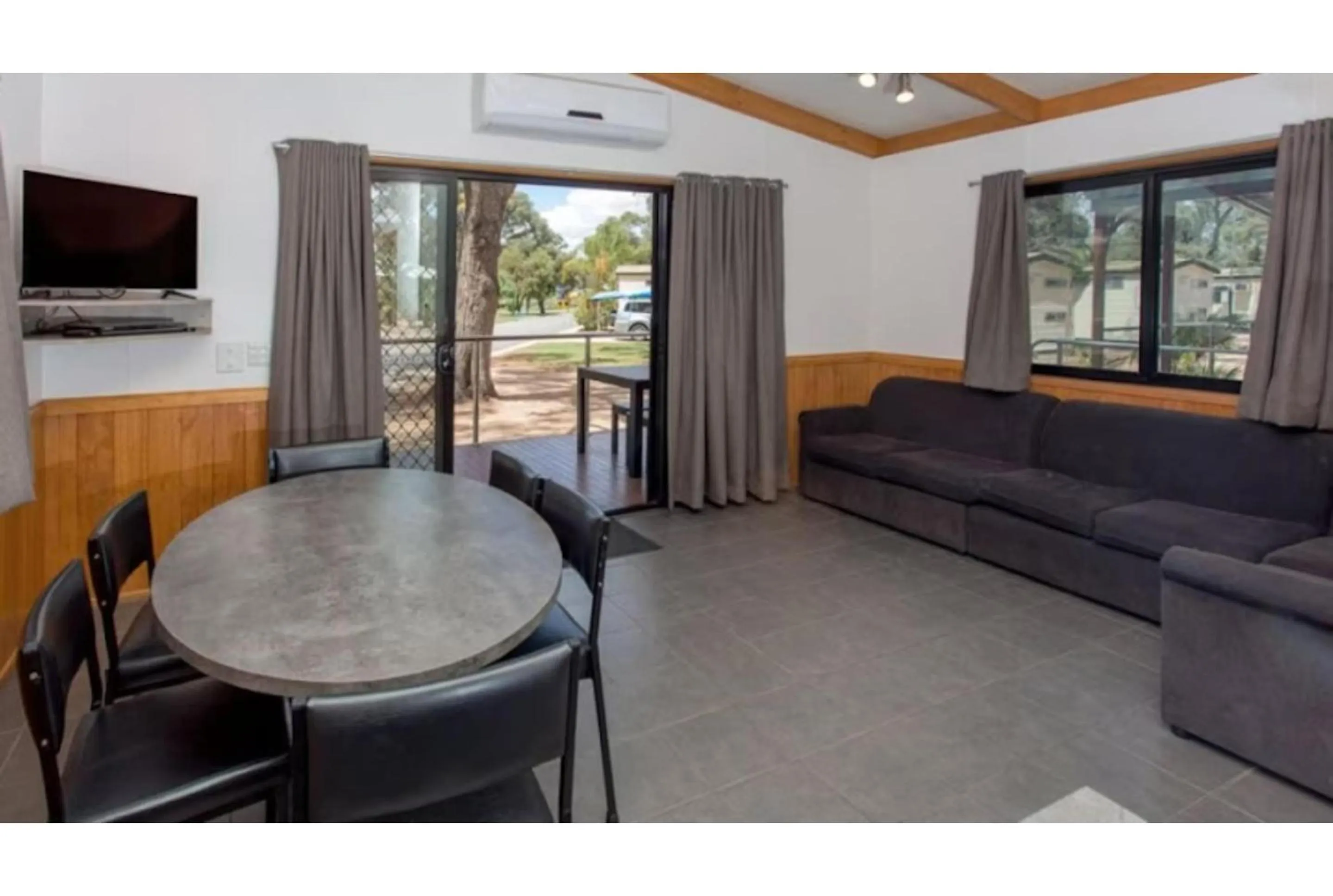 Living room in Discovery Parks - Renmark Riverfront