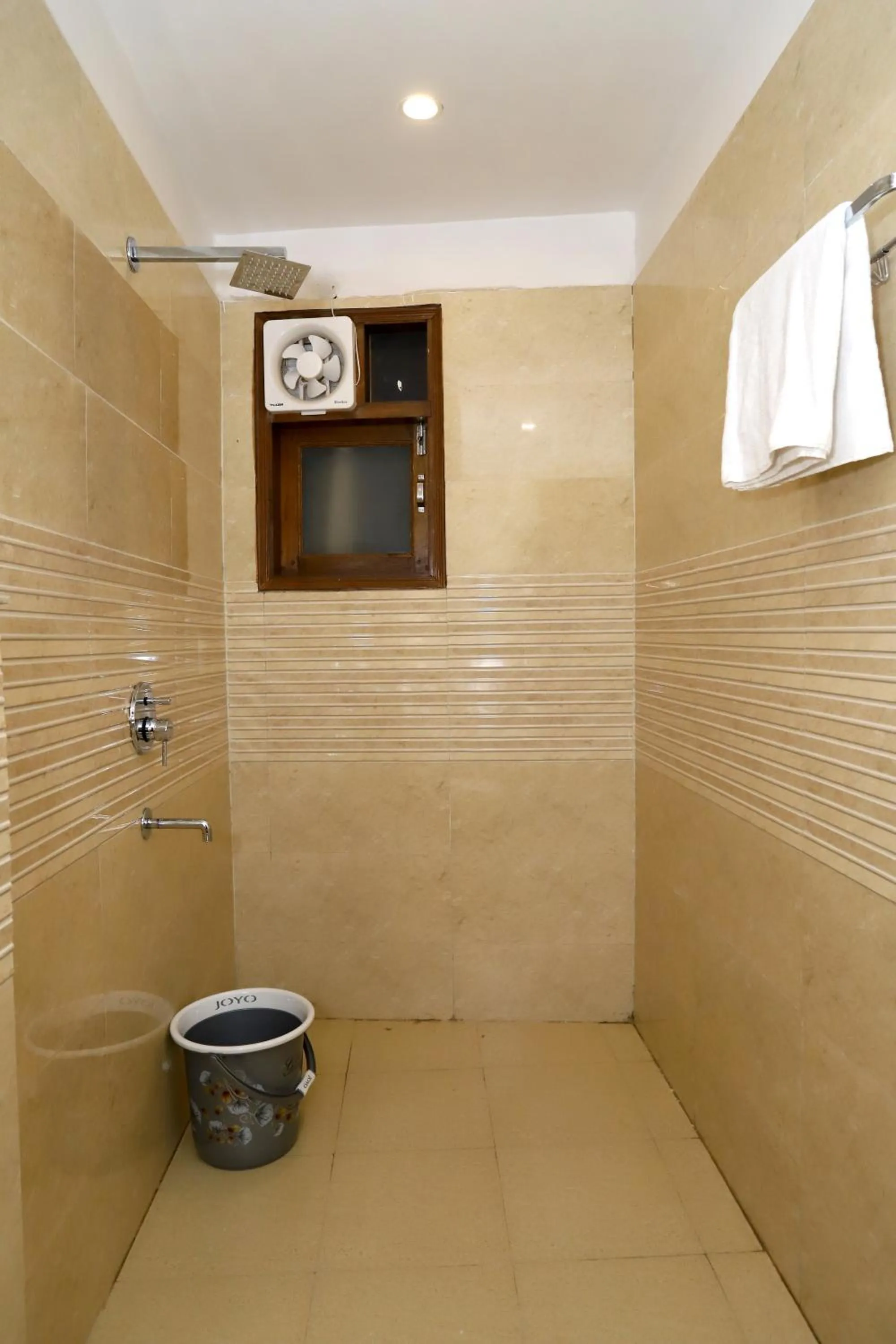Shower in VRINDAVAN GUEST HOUSE