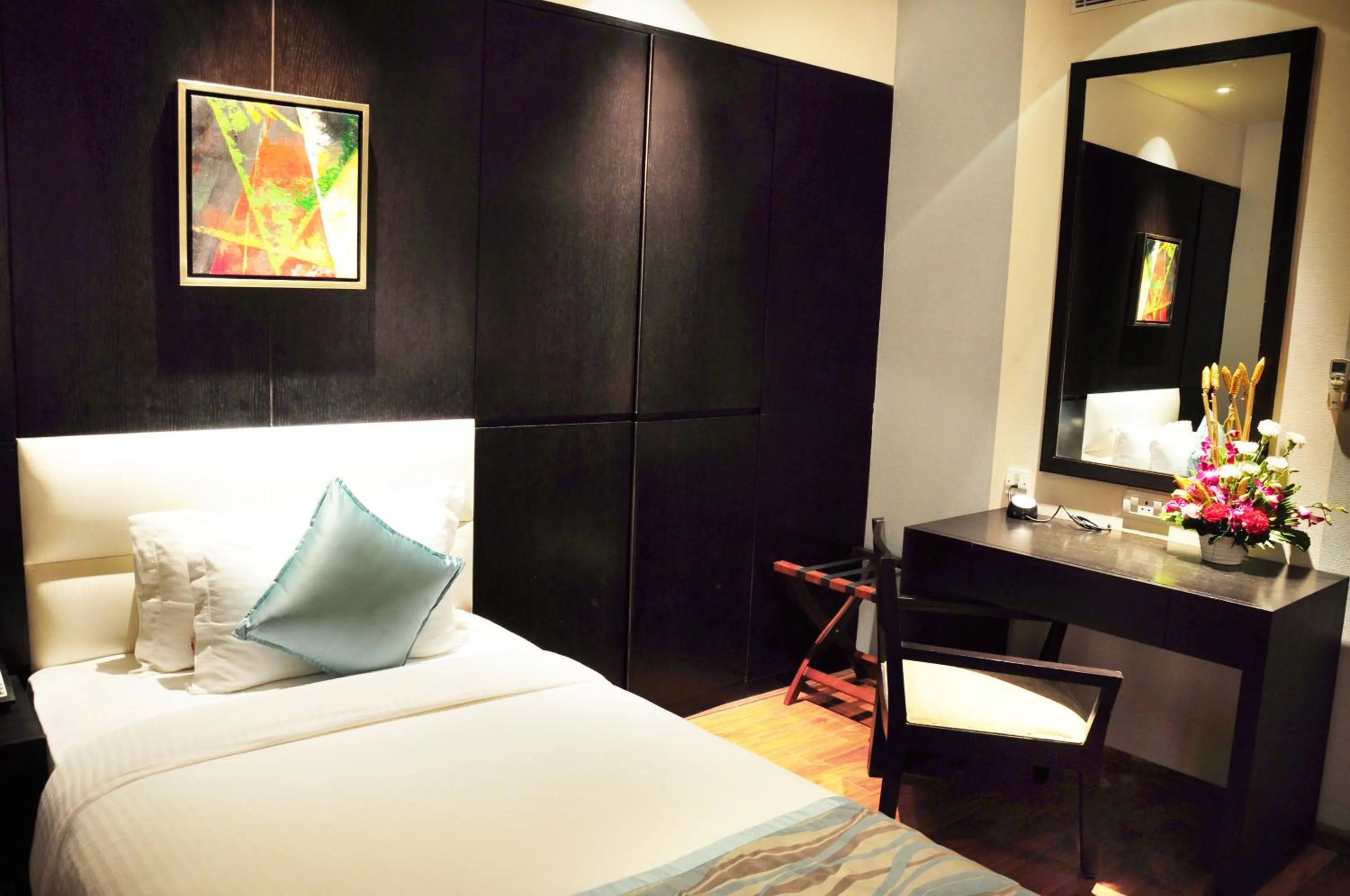 Photo of the whole room, Bed in Hotel Senses