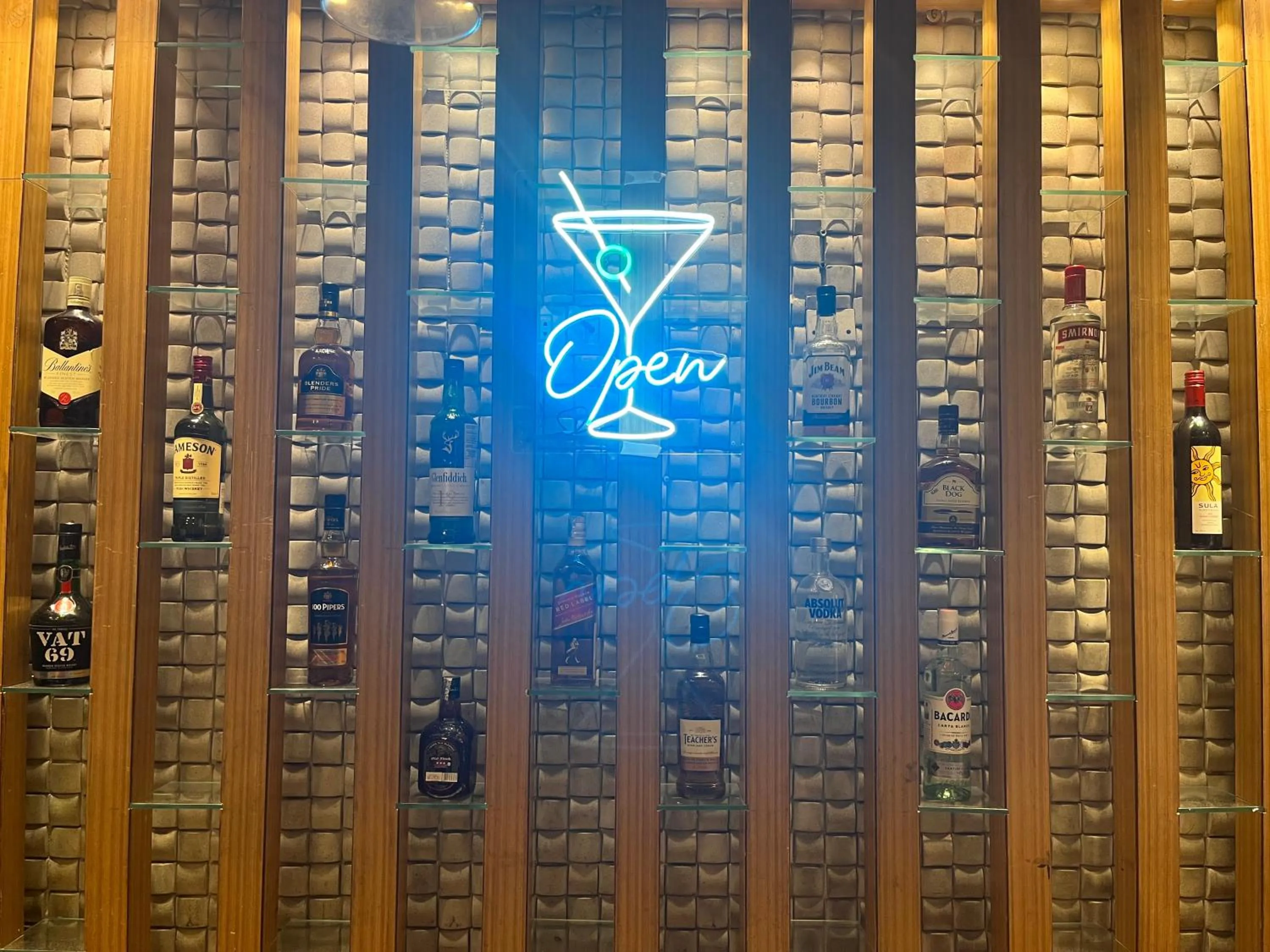 Restaurant/places to eat in Hotel Senses