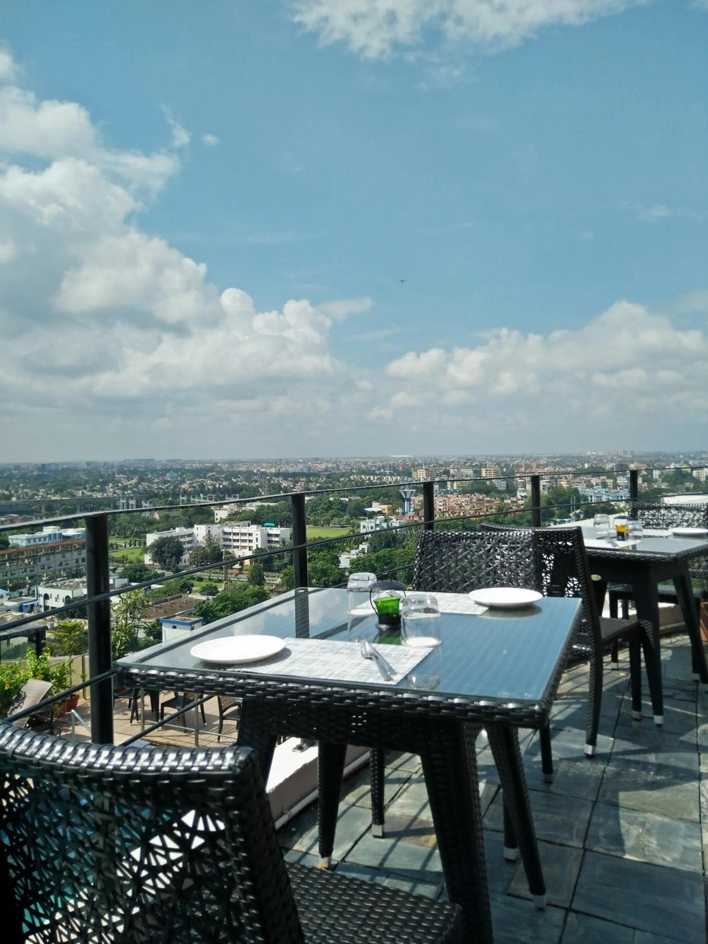 Restaurant/places to eat in Hotel Senses