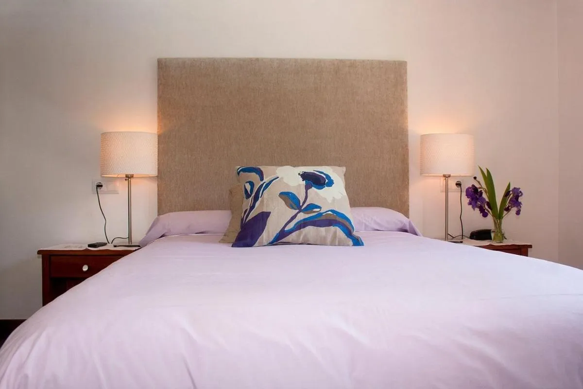 Bed in Hotel-Restaurante Badain