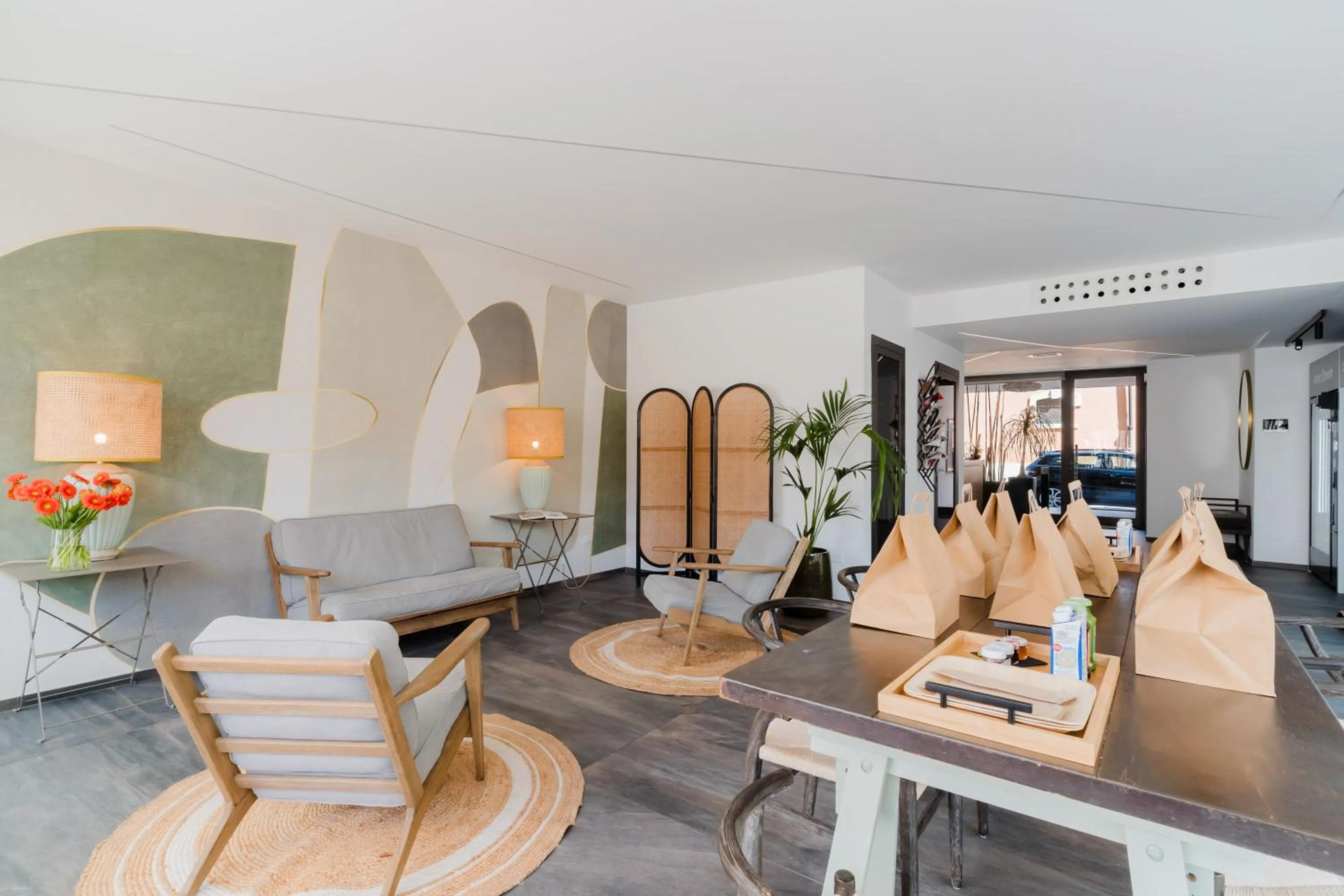 Living room in Glass House - Smart Rooms & Parking