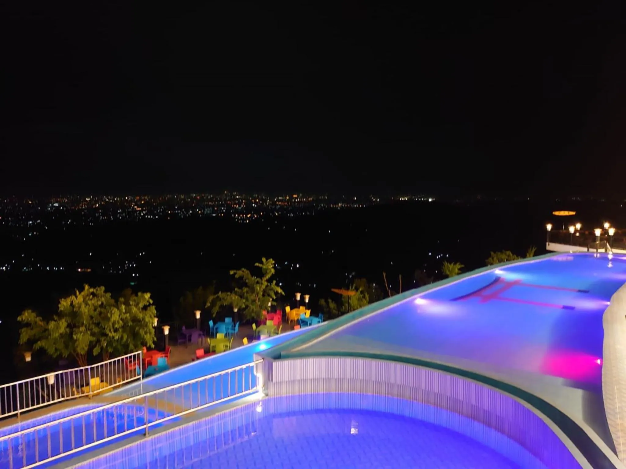 Swimming pool in Little Tokyo
