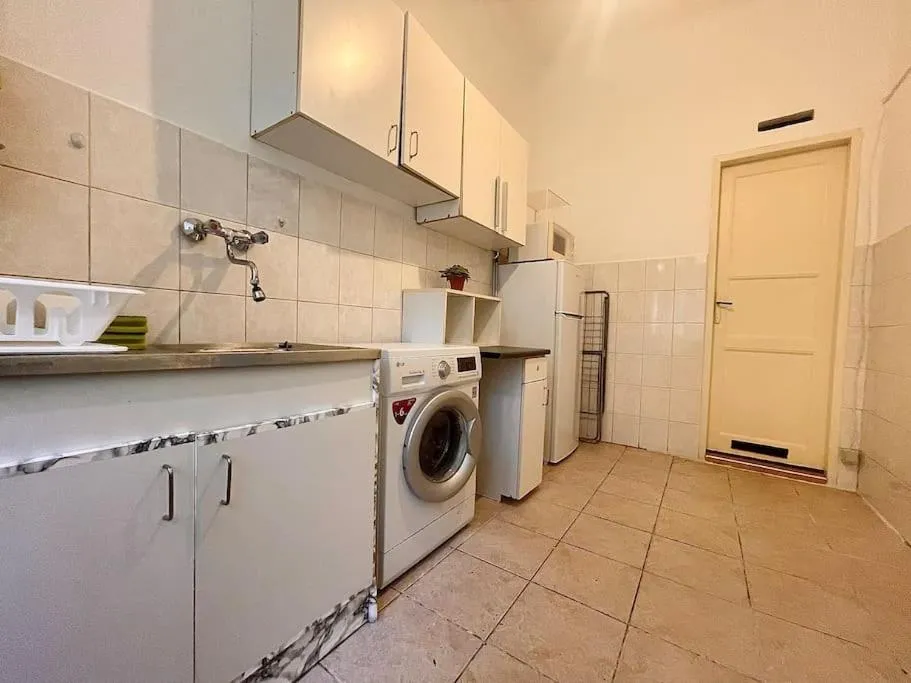 Kitchen/Kitchenette in Central Market Apartments