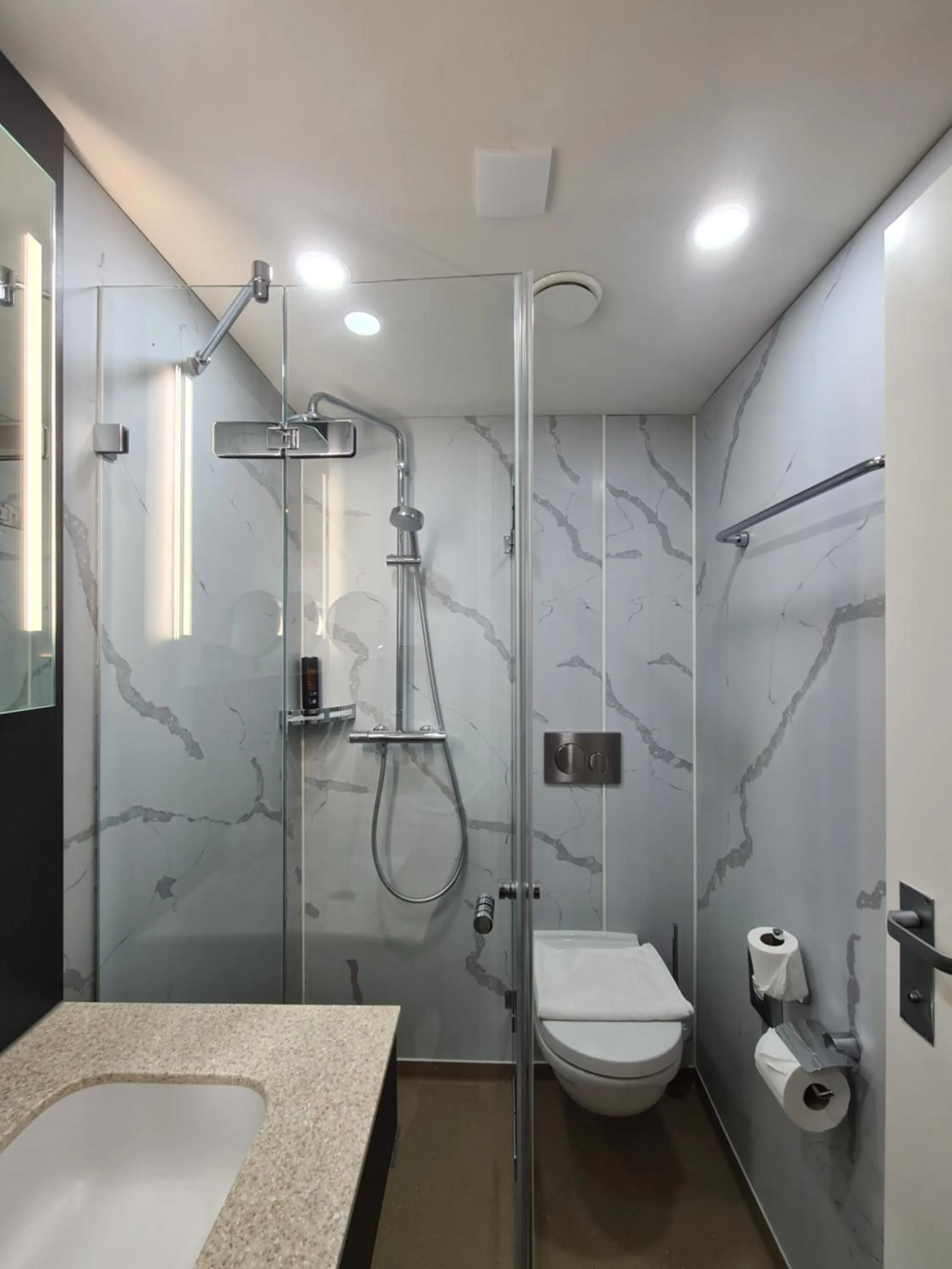 Bathroom in Avenue Hotel