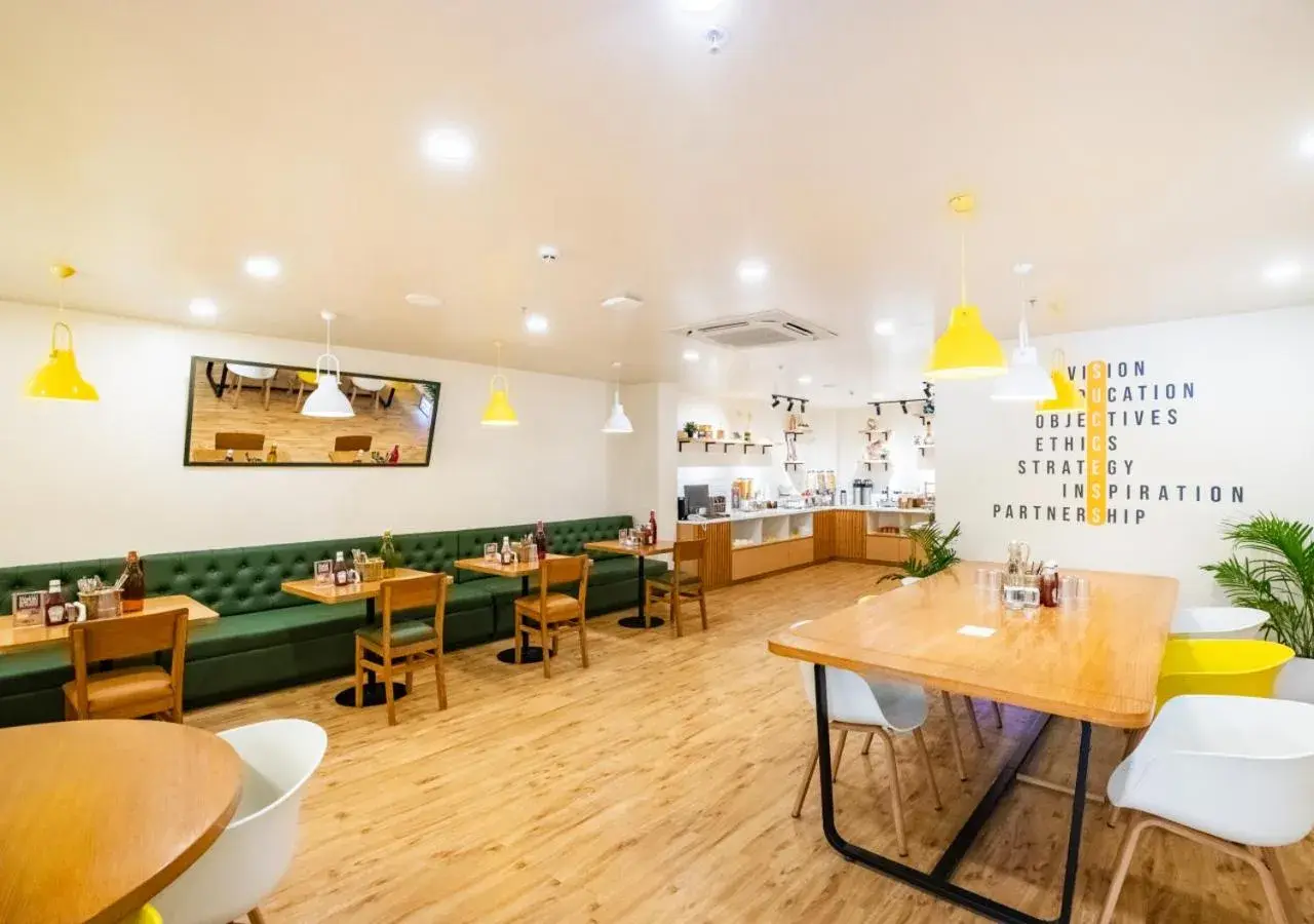 Restaurant/places to eat in Bloom Hotel - HSR Layout Sec 6 Restaurant/places to eat in Bloom Hotel - HSR Layout Sec 6