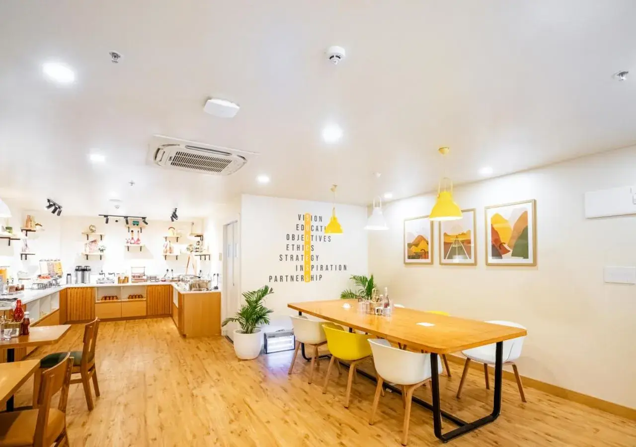 Restaurant/places to eat in Bloom Hotel - HSR Layout Sec 6 Restaurant/places to eat in Bloom Hotel - HSR Layout Sec 6