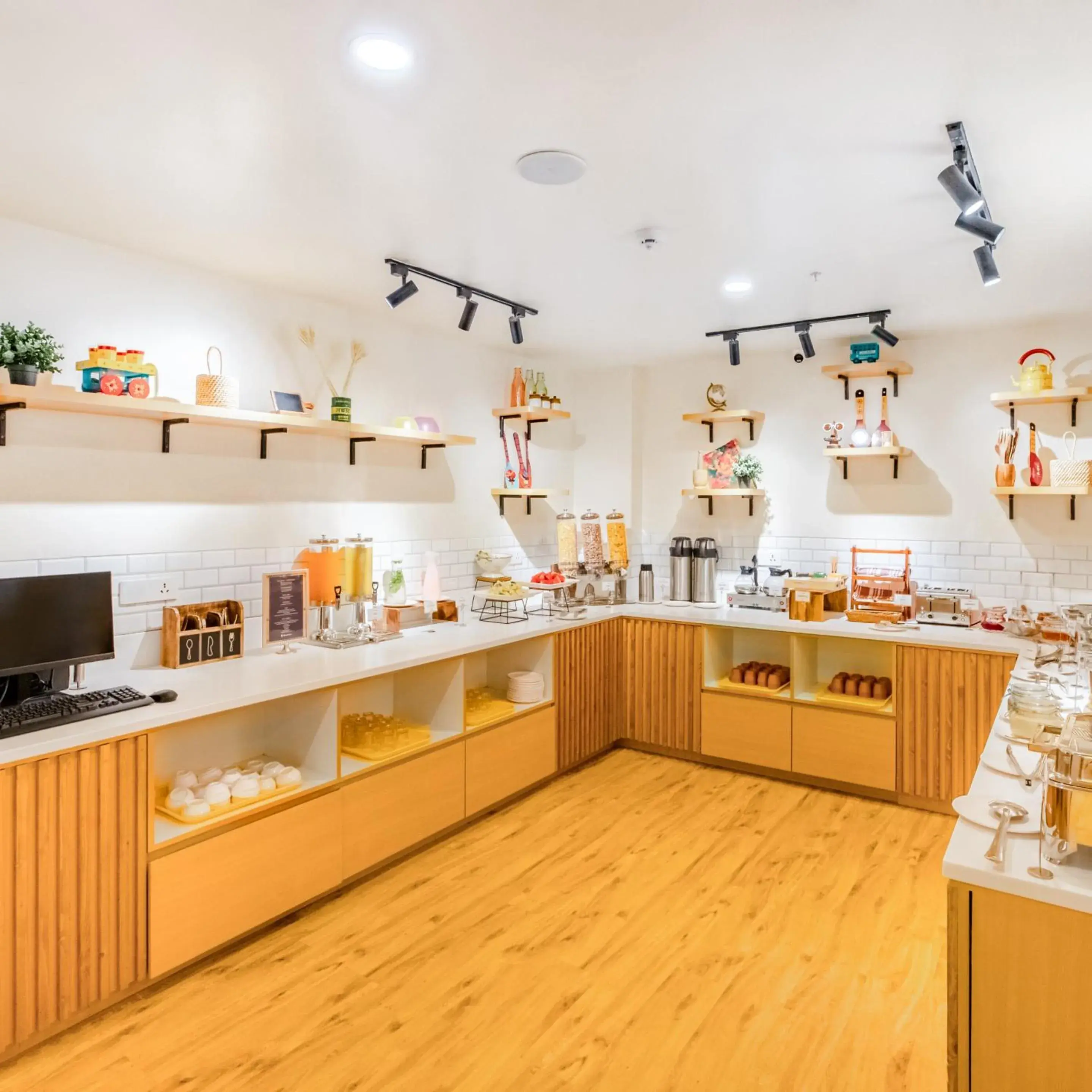 Restaurant/places to eat in Bloom Hotel - HSR Layout Sec 6 Restaurant/places to eat in Bloom Hotel - HSR Layout Sec 6