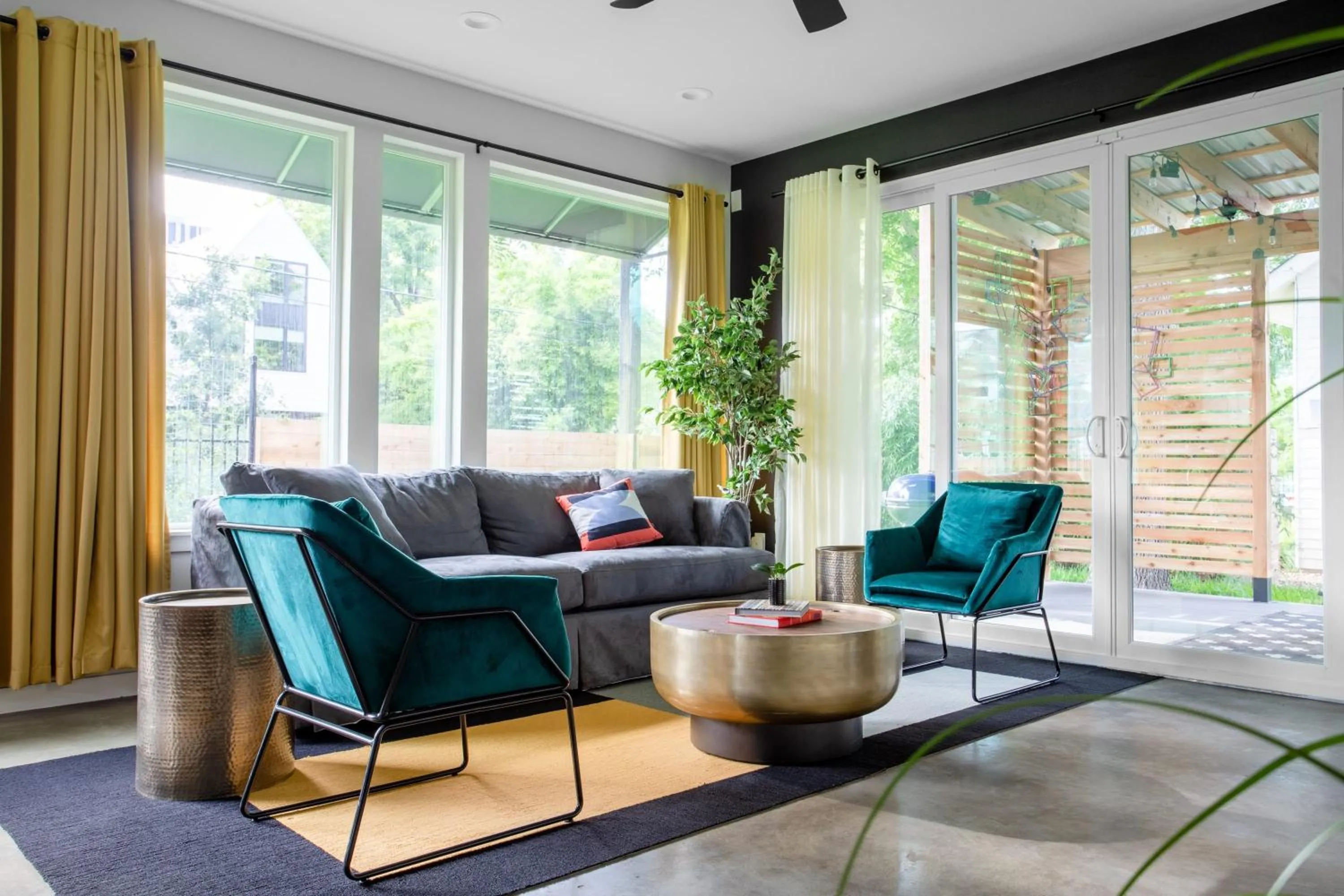 Living room in Insa Worthy Two-Home Retreat - Fire Pit, Hot Tub