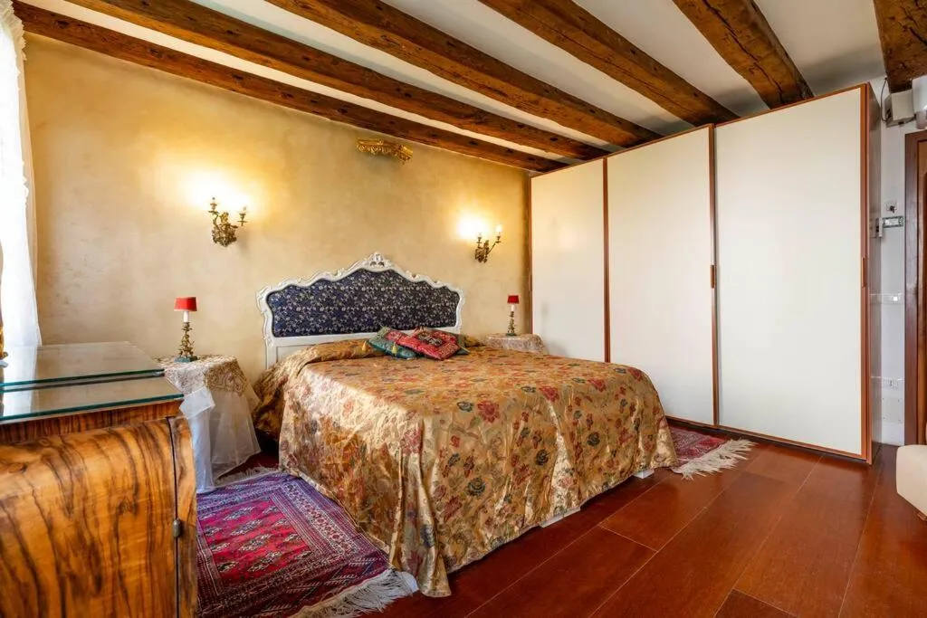 Bedroom, Bed in Ca' Mandorla 027042loc09523