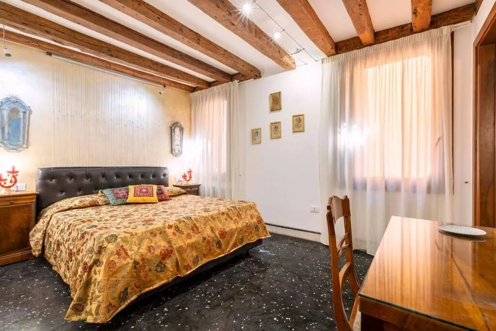 Bed in Ca' Mandorla 027042loc09523