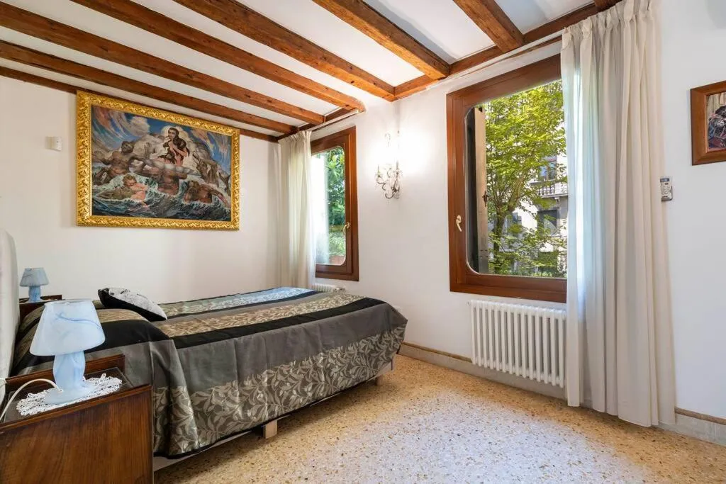 Bed in Ca' Mandorla 027042loc09523