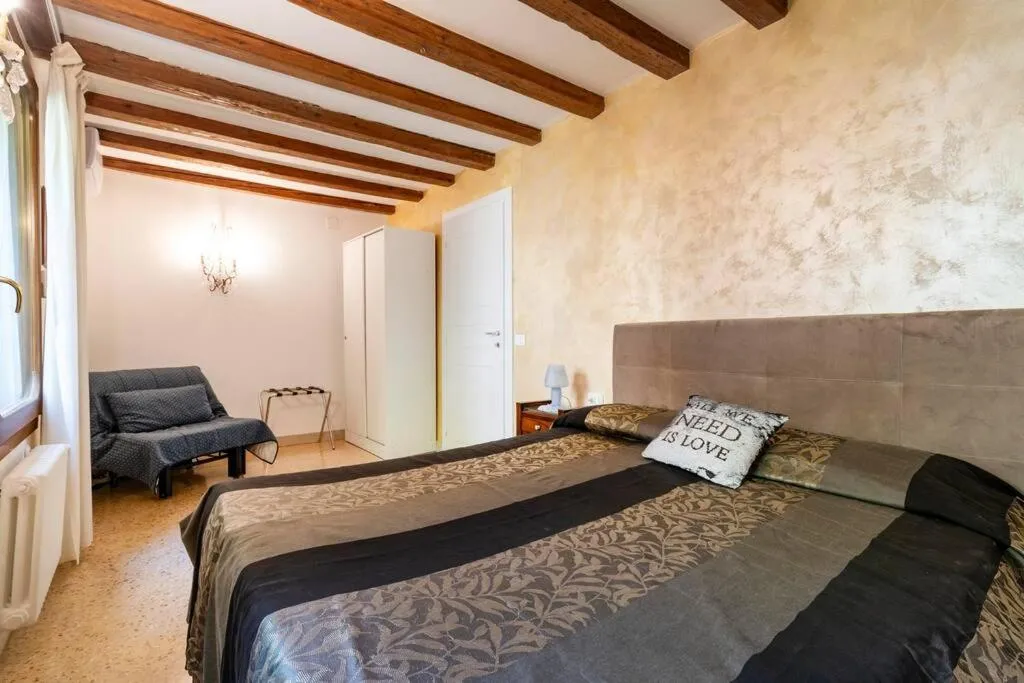 Bed in Ca' Mandorla 027042loc09523