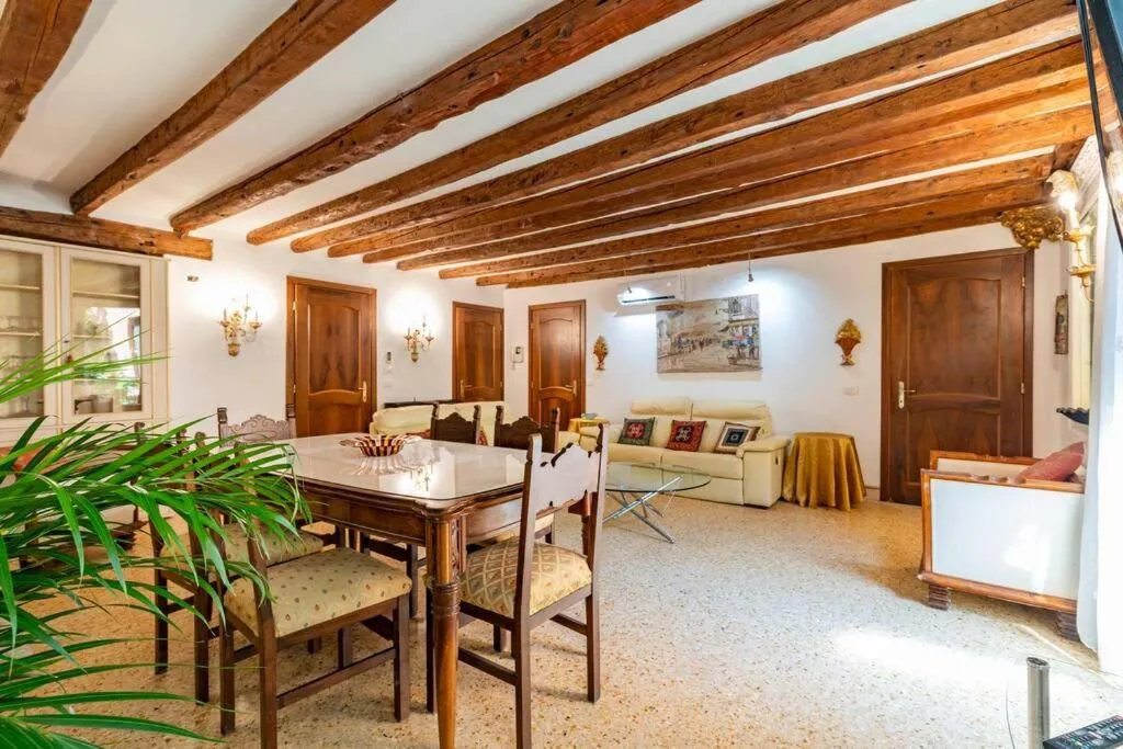 Living room in Ca' Mandorla 027042loc09523