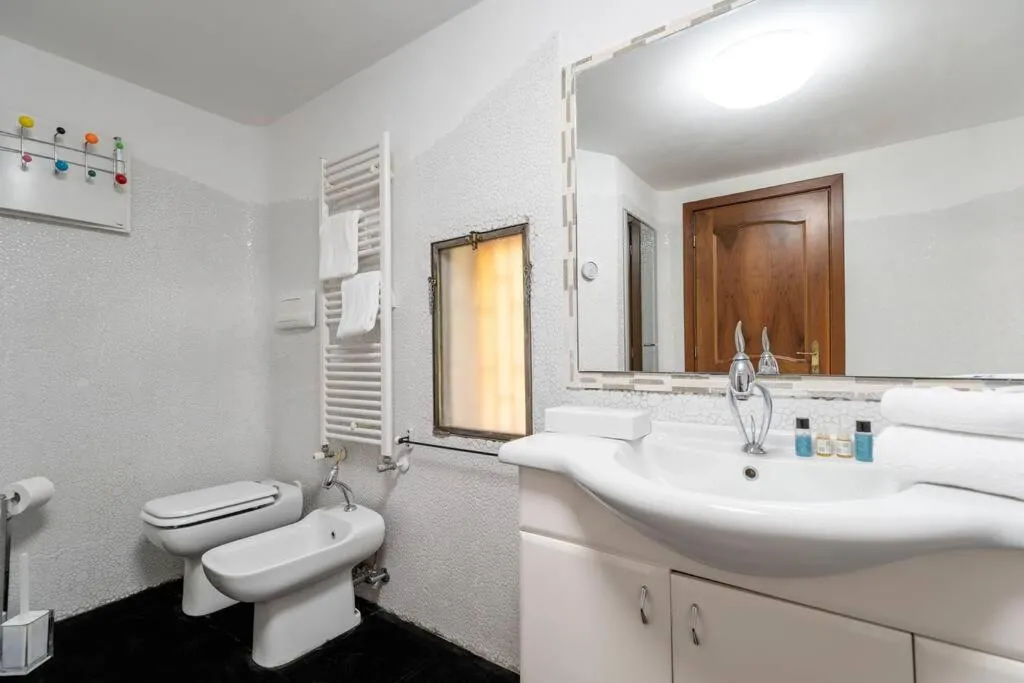 Toilet in Ca' Mandorla 027042loc09523