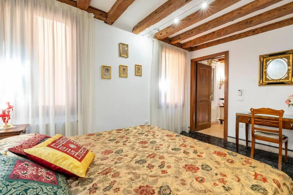 Bed in Ca' Mandorla 027042loc09523