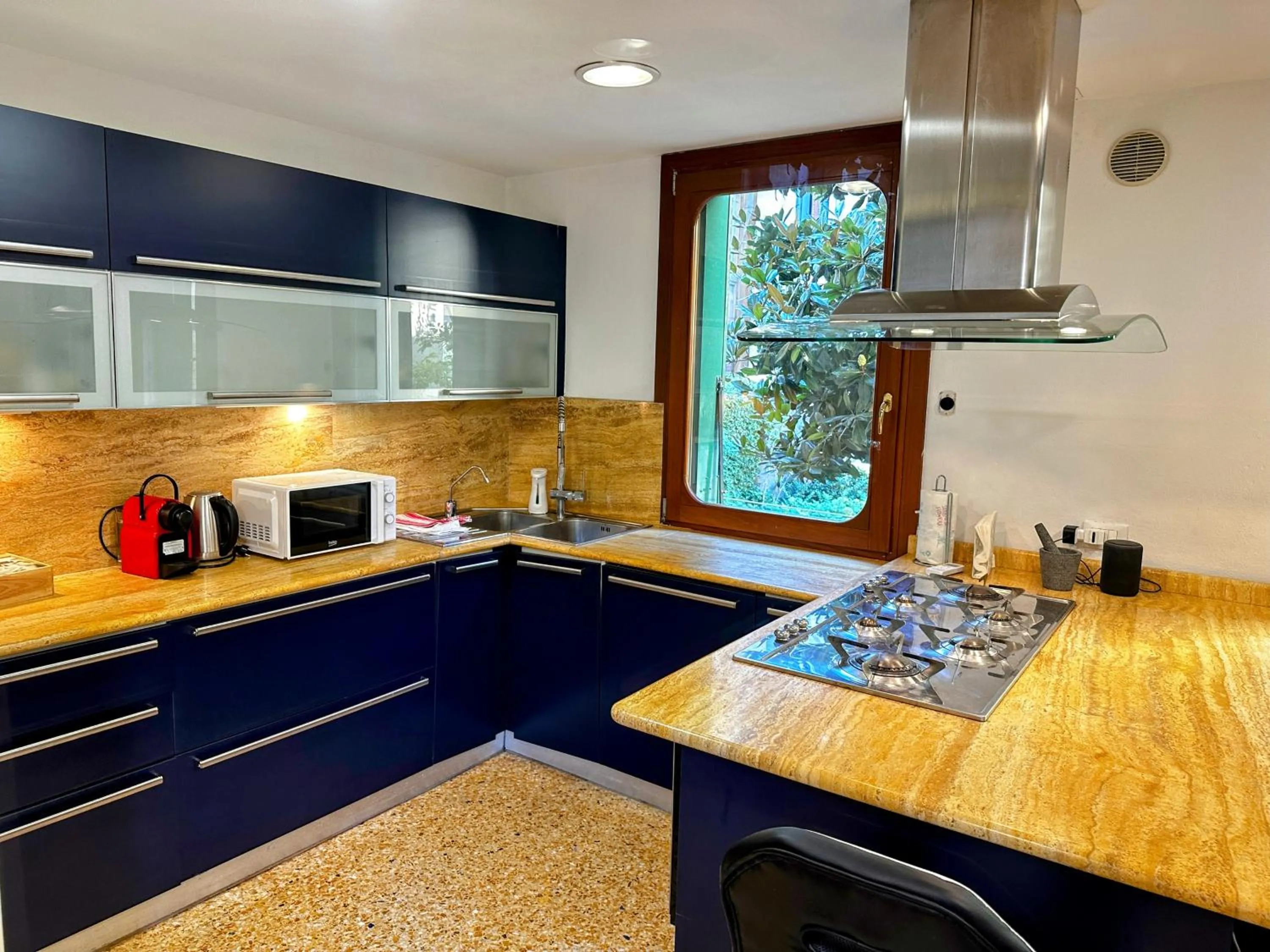 Kitchen or kitchenette in Ca' Mandorla 027042loc09523