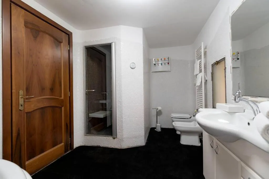 Toilet in Ca' Mandorla 027042loc09523
