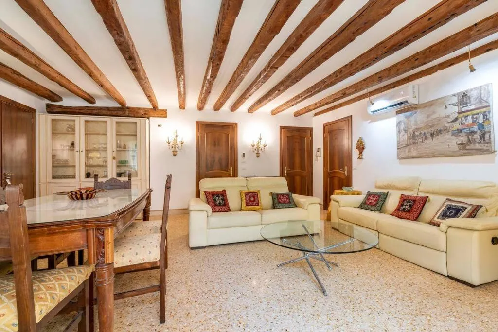 Living room in Ca' Mandorla 027042loc09523