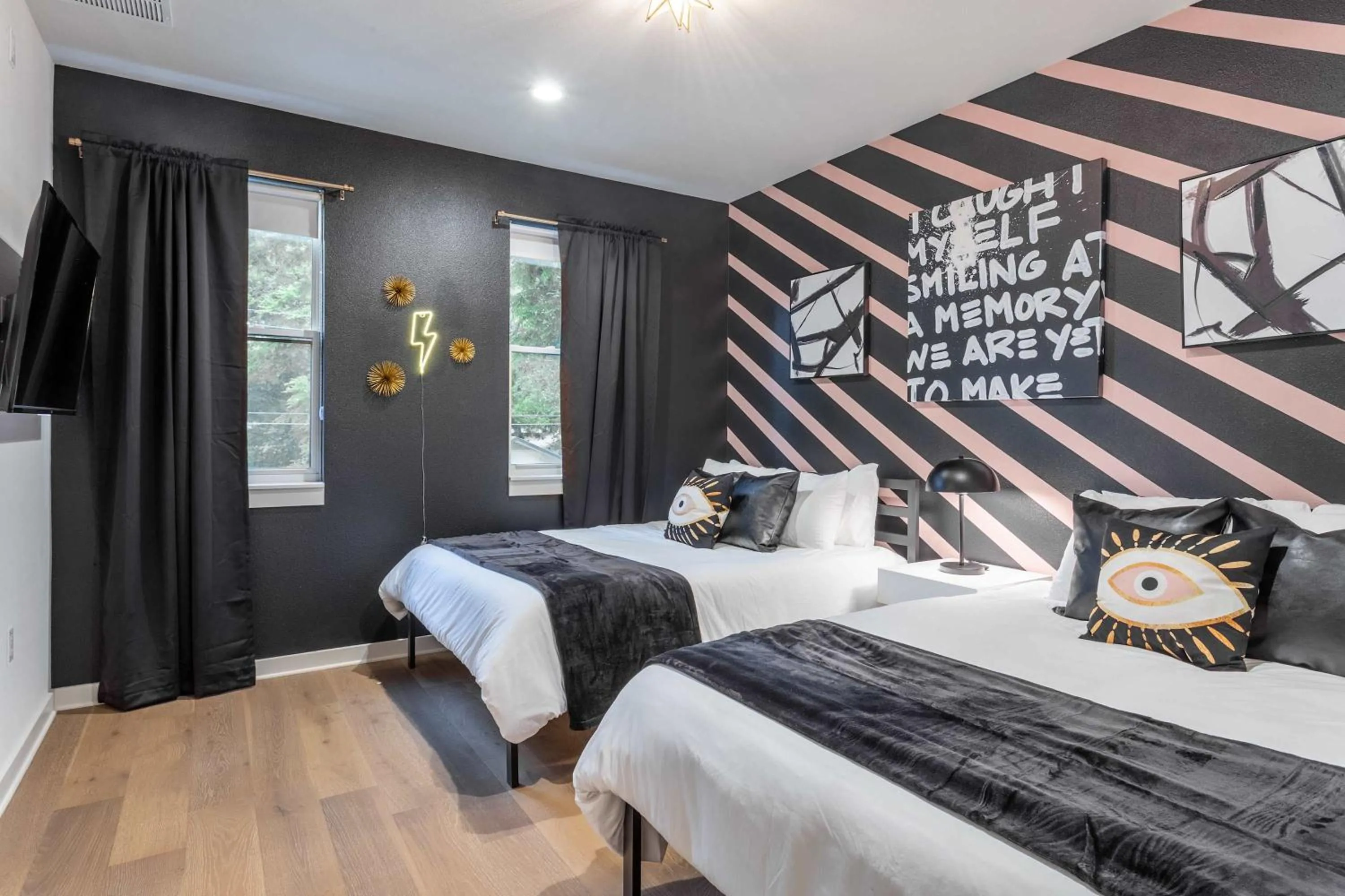 Bed in Upstay Luxe Pool Retreat - 7 Min to Rainey St