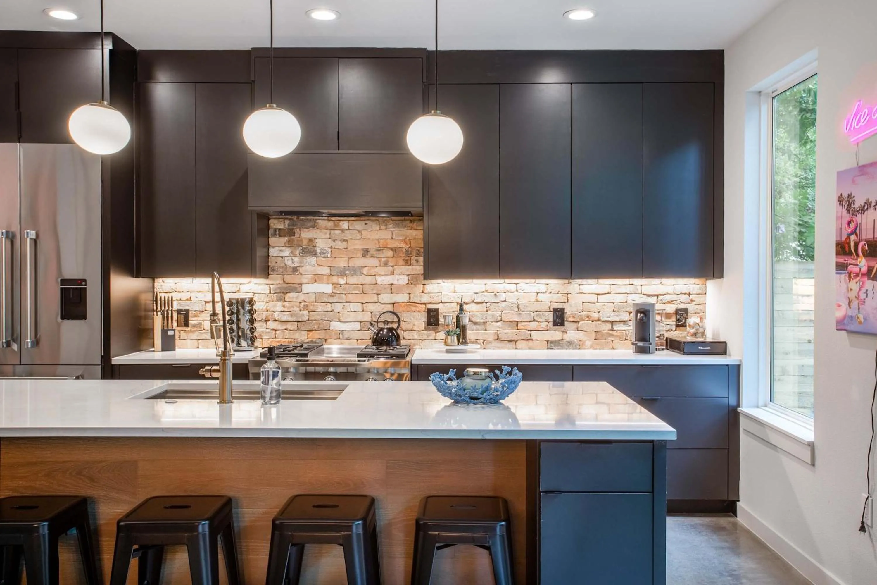 Kitchen or kitchenette in Upstay Luxe Pool Retreat - 7 Min to Rainey St