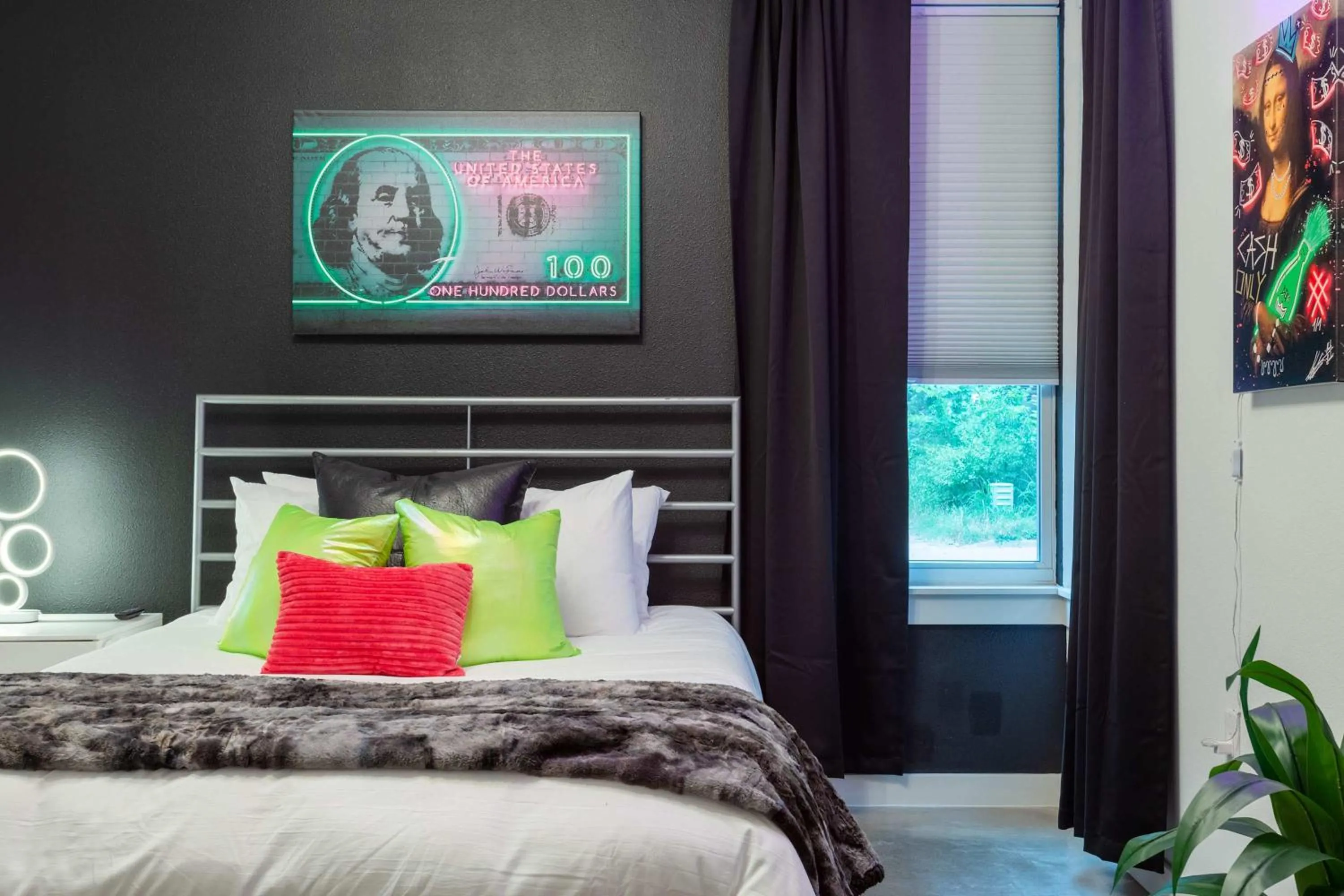 Bed in Upstay Luxe Pool Retreat - 7 Min to Rainey St