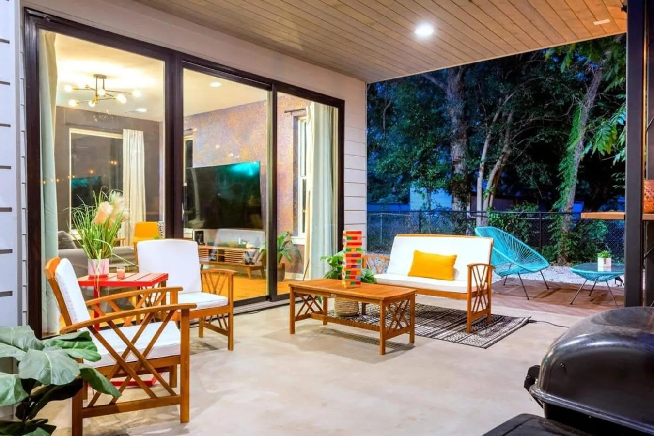 Patio in Massive 10BR Compound - 6 Min to Downtown Austin